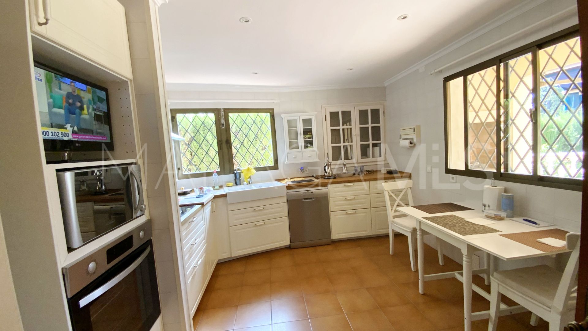 Buy villa in El Mirador with 6 bedrooms