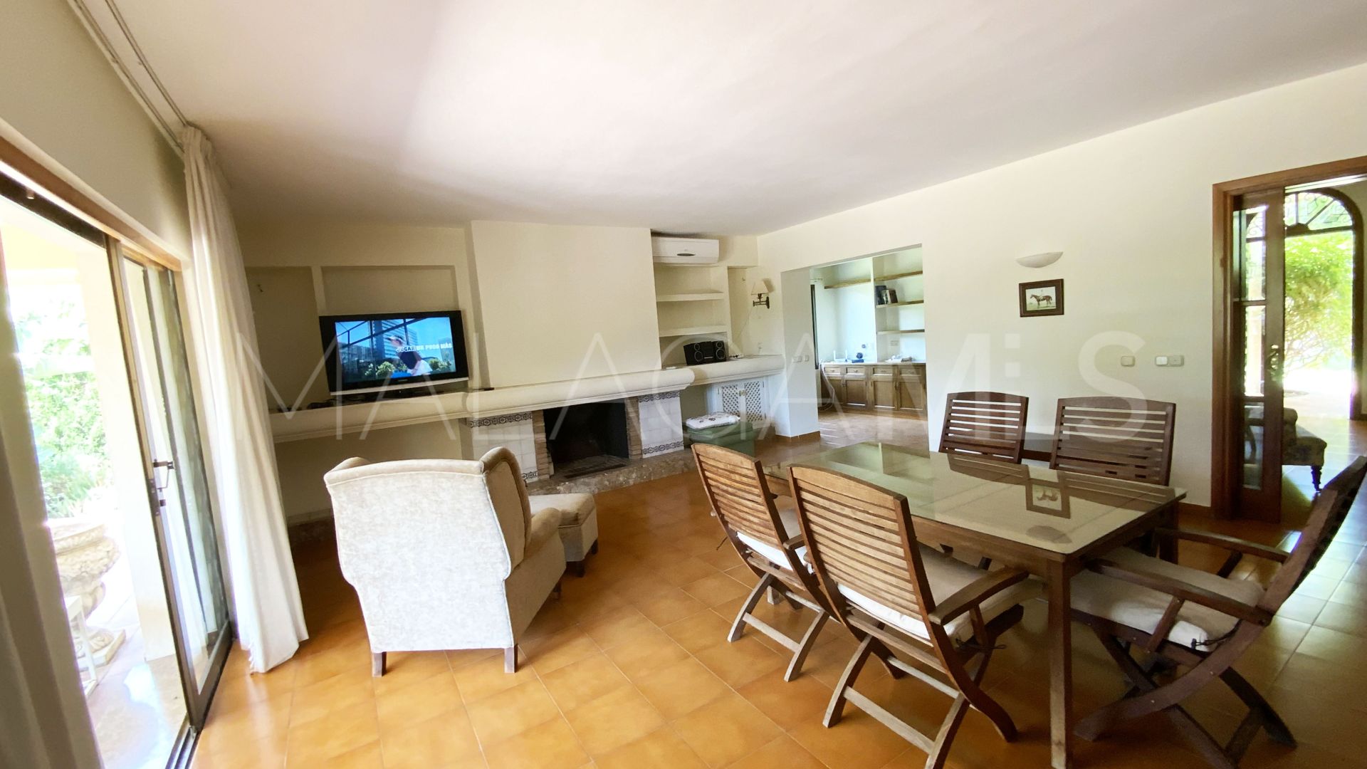 Buy villa in El Mirador with 6 bedrooms