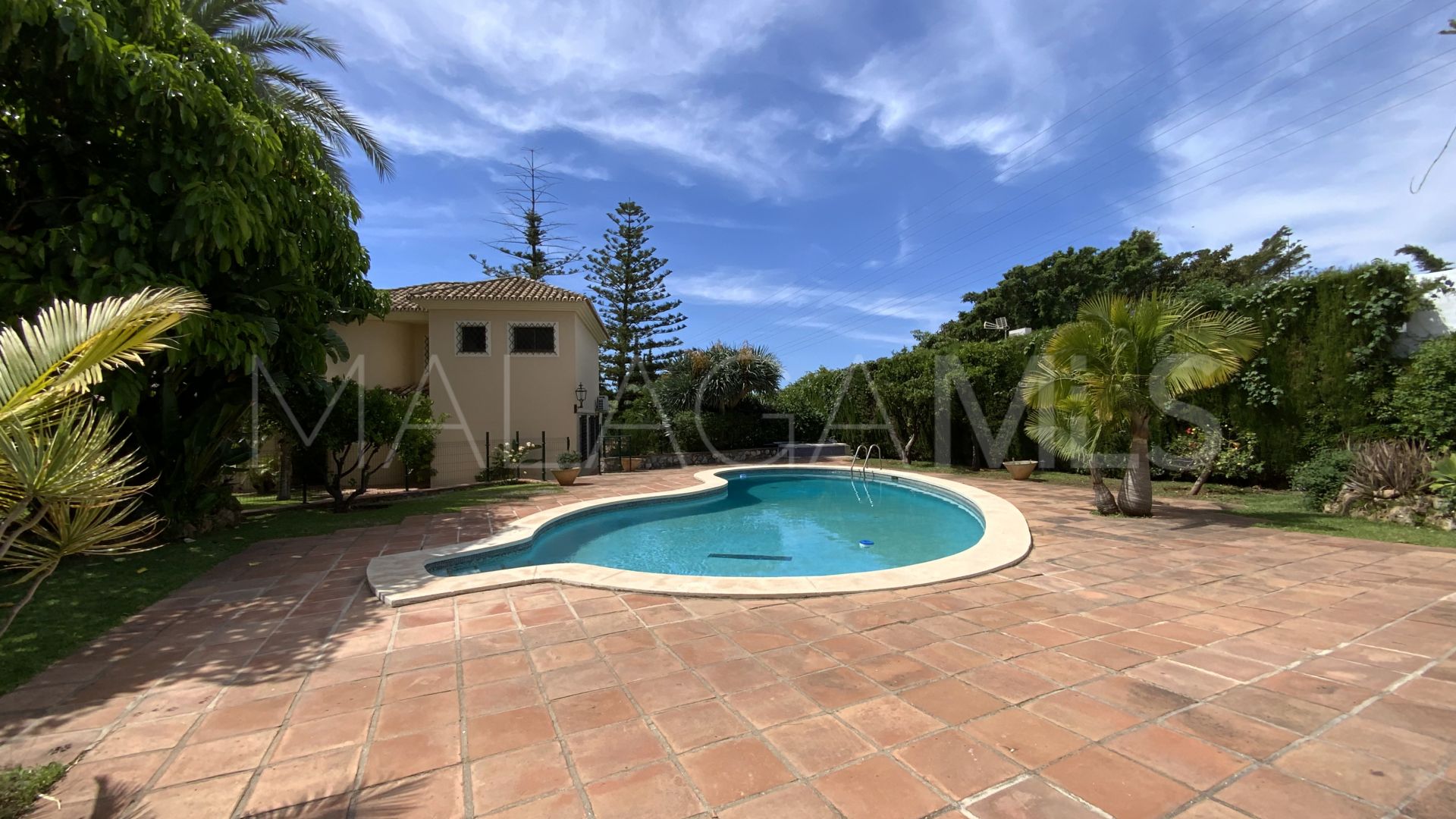 Buy villa in El Mirador with 6 bedrooms