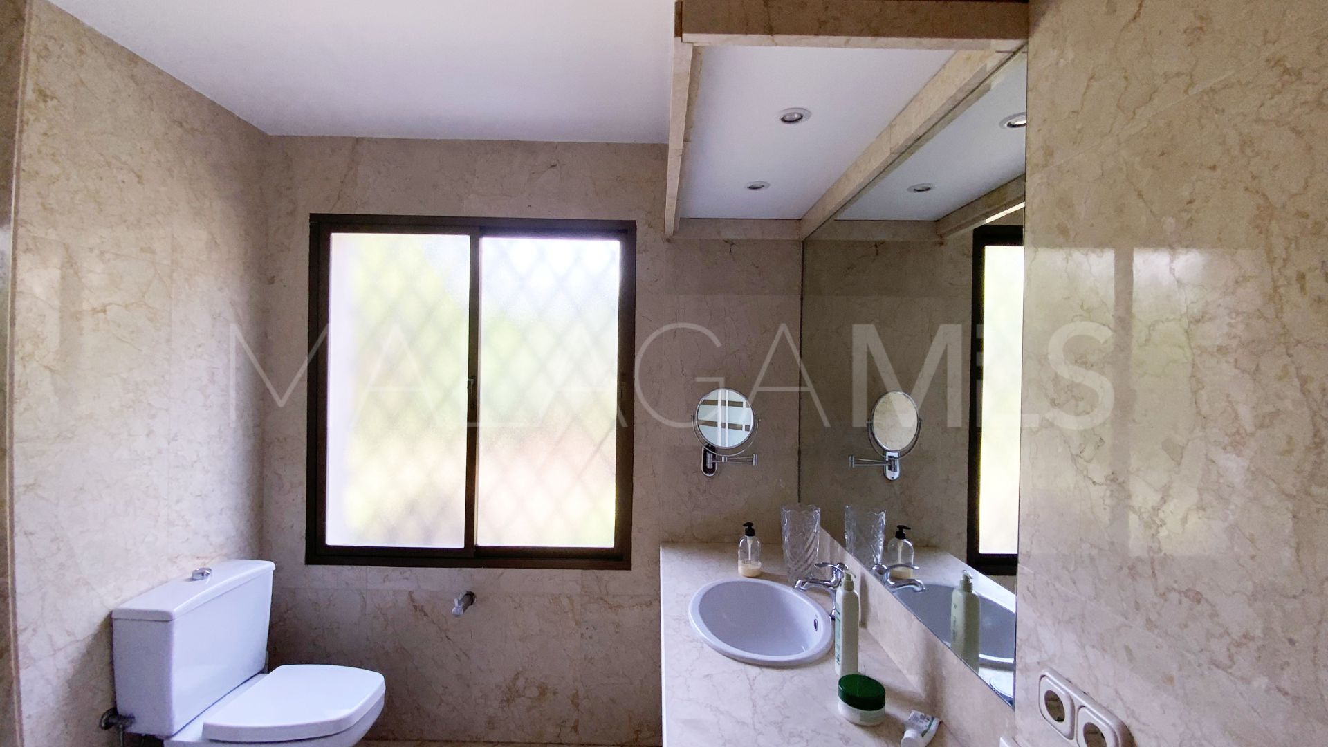 Buy villa in El Mirador with 6 bedrooms