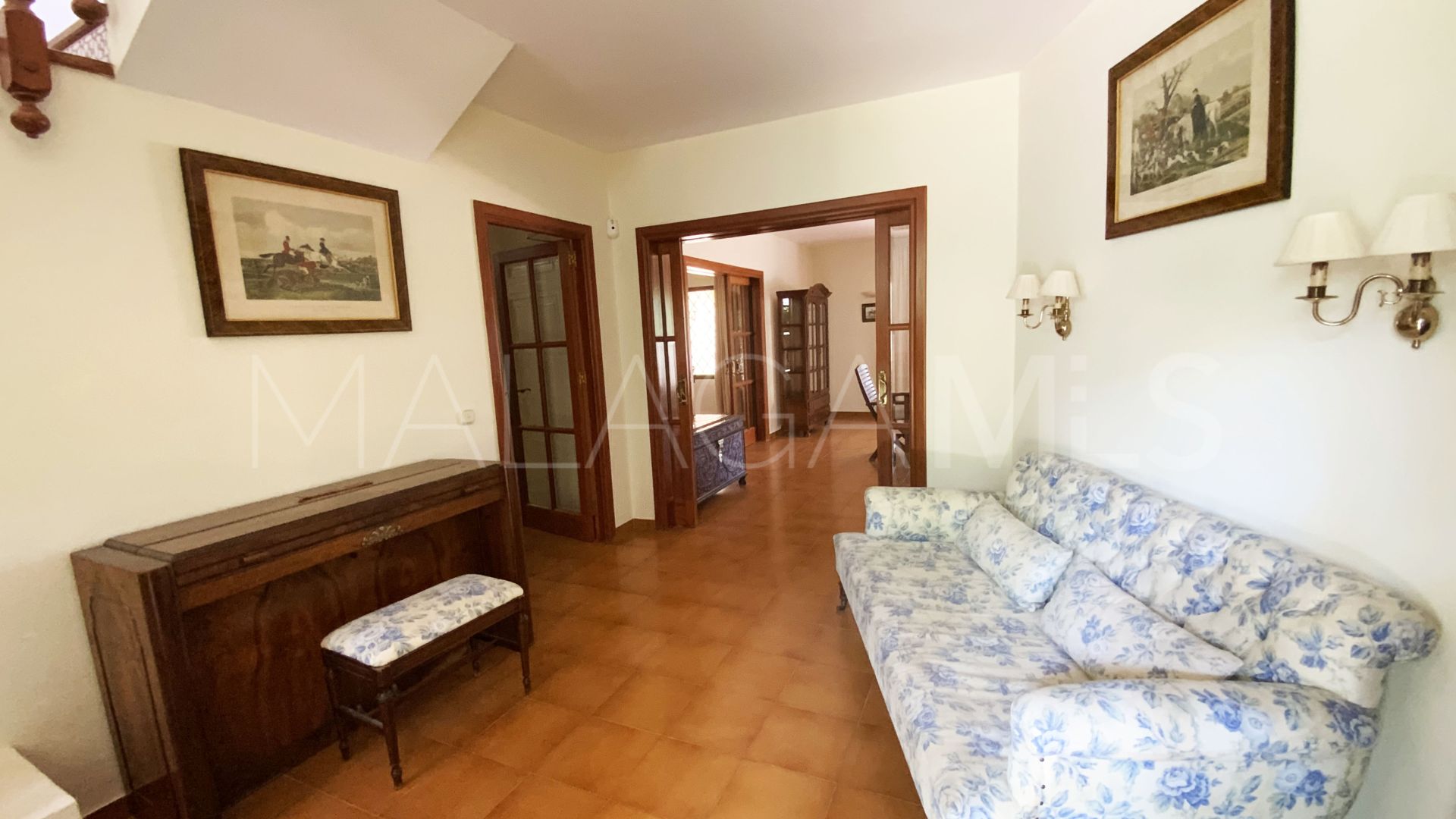 Buy villa in El Mirador with 6 bedrooms