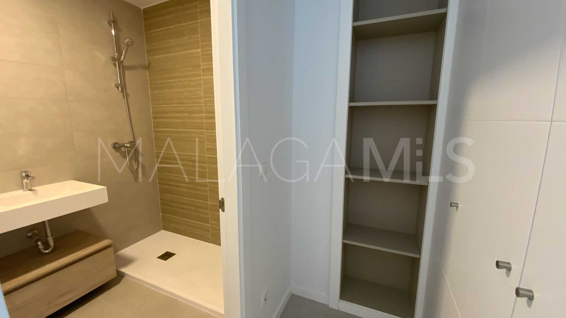Buy apartamento de 2 bedrooms in Estepona