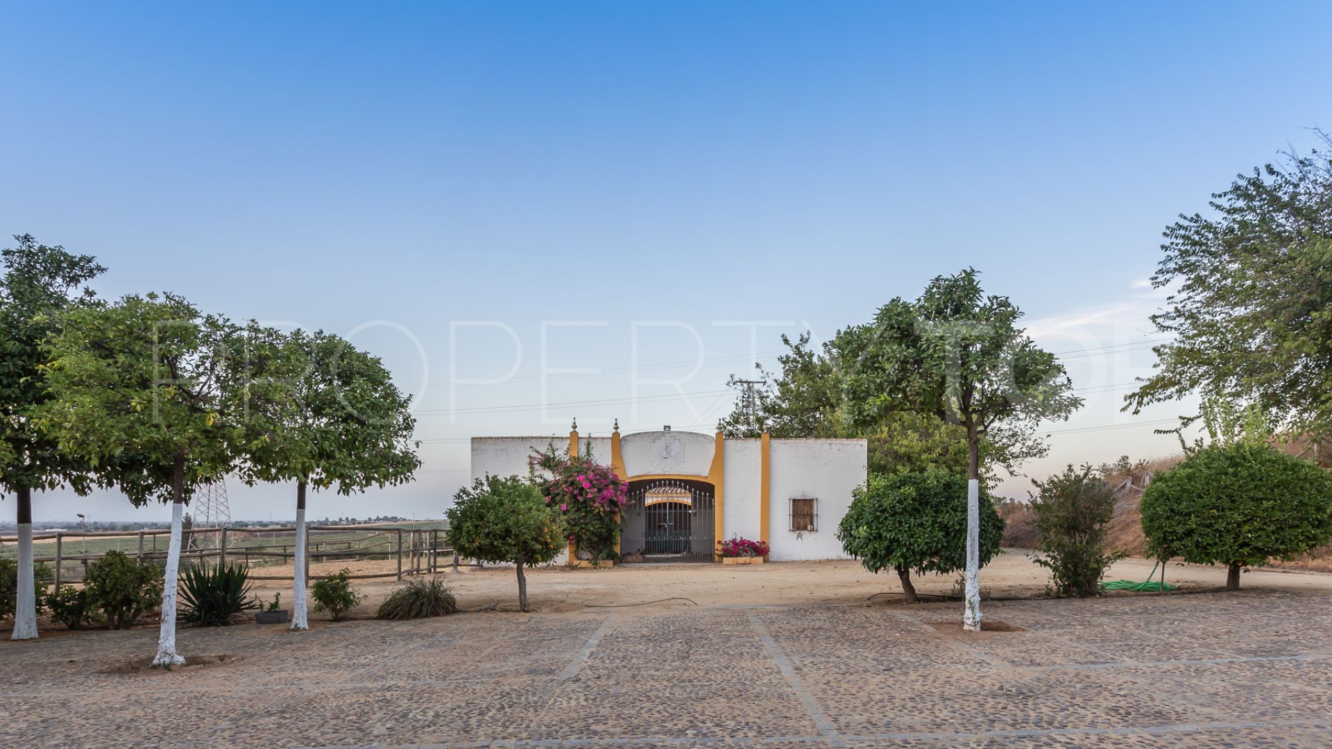Estate for sale in Alcala de Guadaira with 13 bedrooms