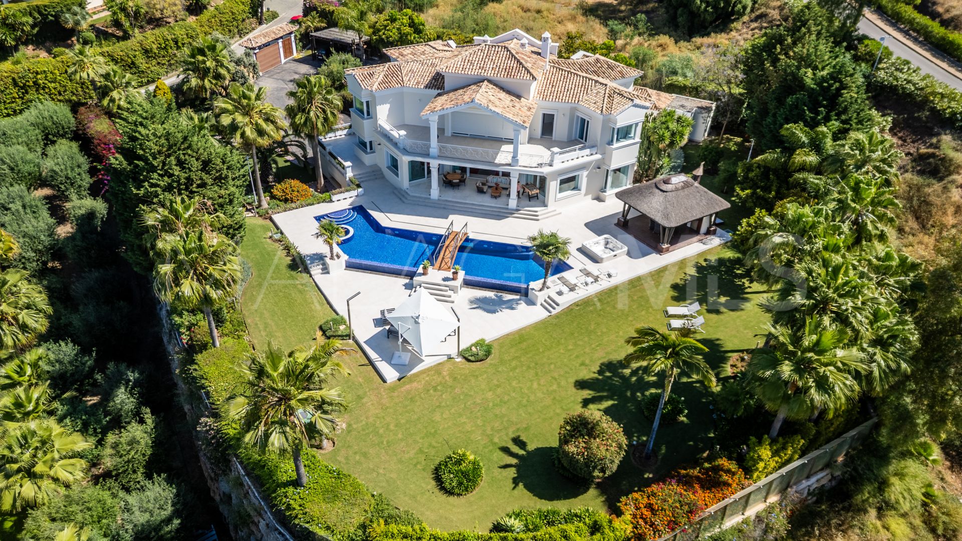 Villa for sale in Benahavis Centro