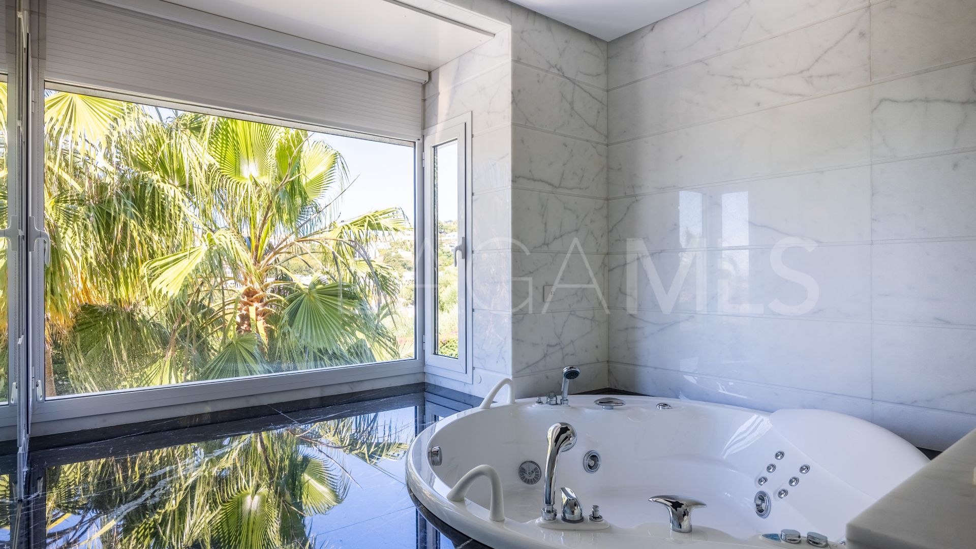 Villa for sale in Benahavis Centro
