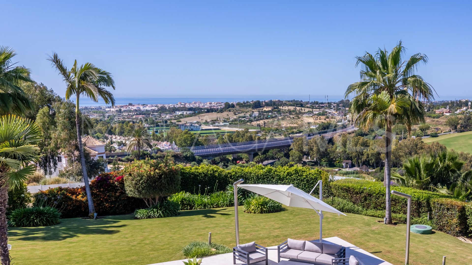 Villa for sale in Benahavis Centro