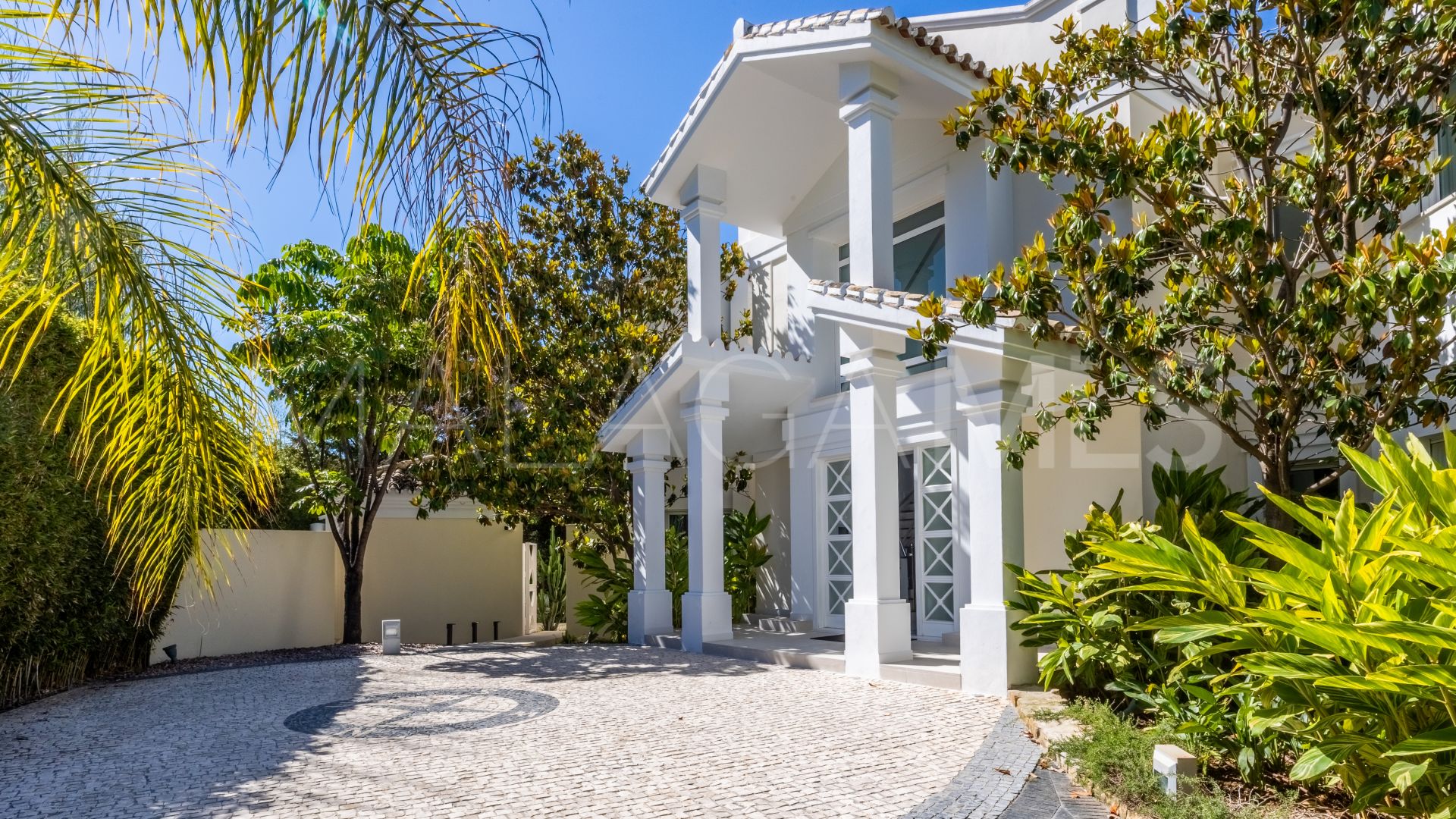 Villa for sale in Benahavis Centro