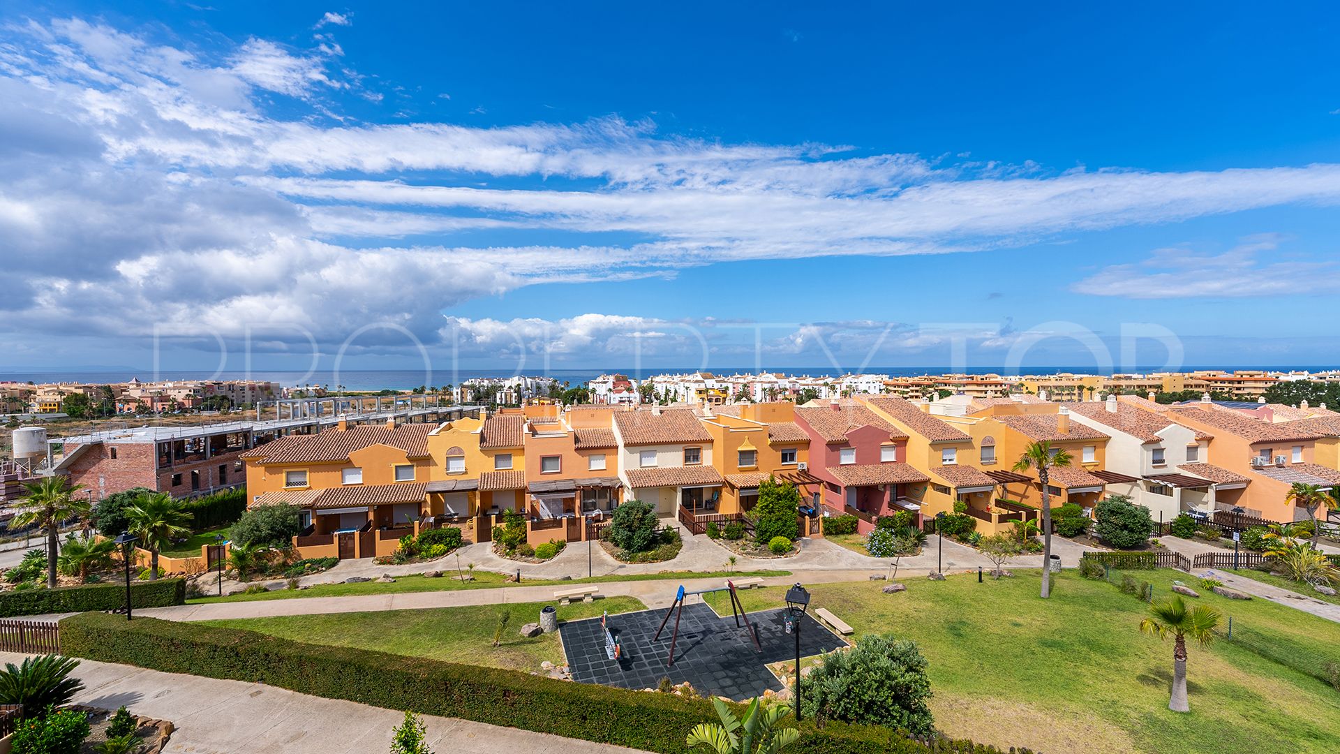 Adosado en venta con 2 dormitorios en Zahara de los Atunes