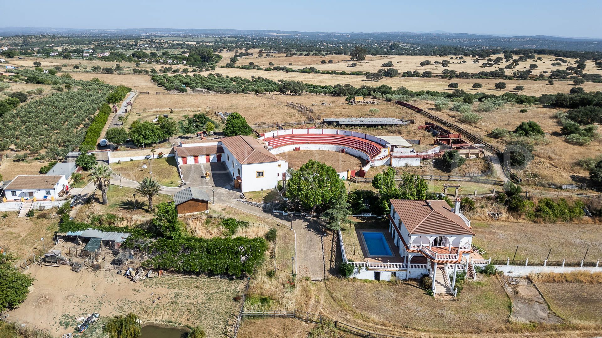 Se vende finca en Castilblanco de los Arroyos