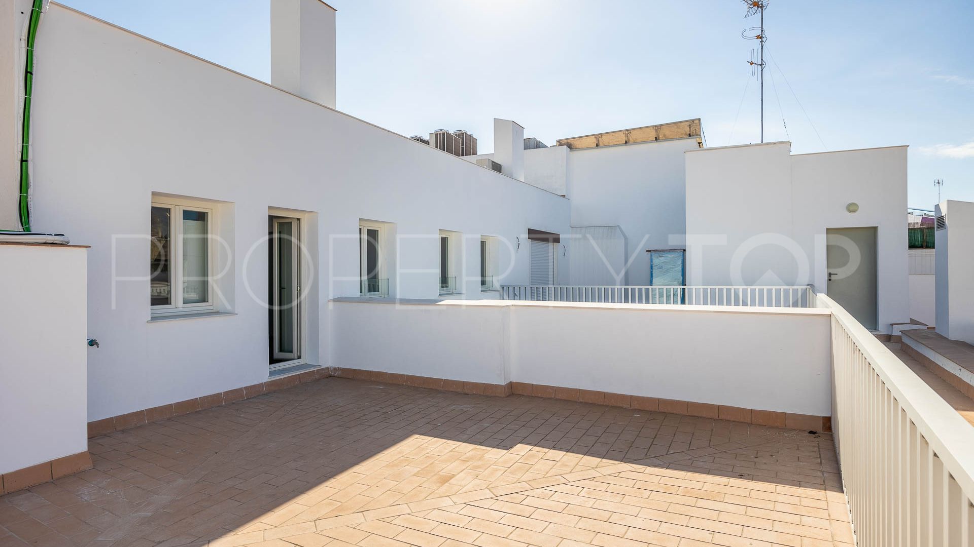 Se vende atico duplex con 2 dormitorios en Cadiz