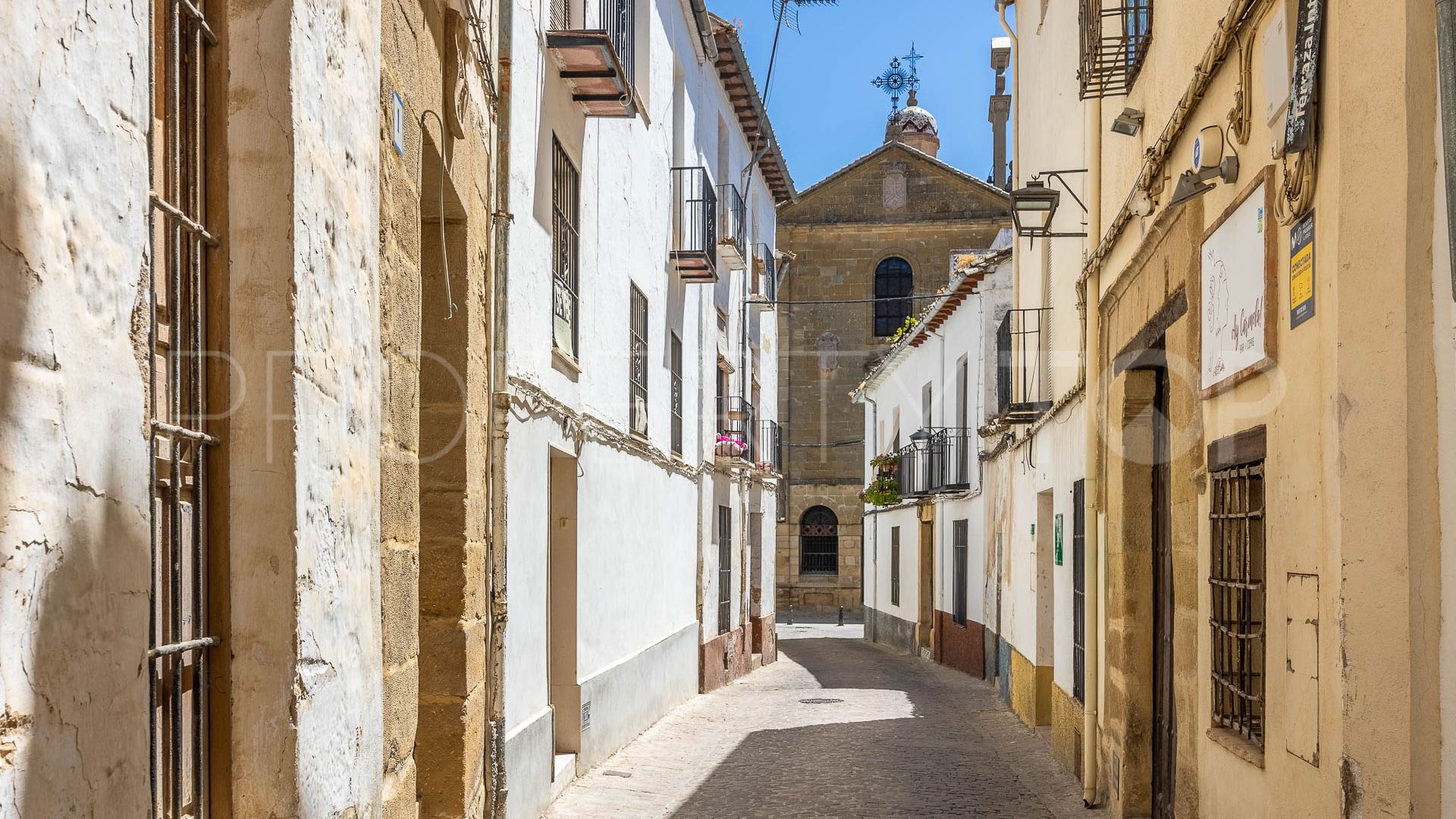 Se vende pareado de 6 dormitorios en Úbeda