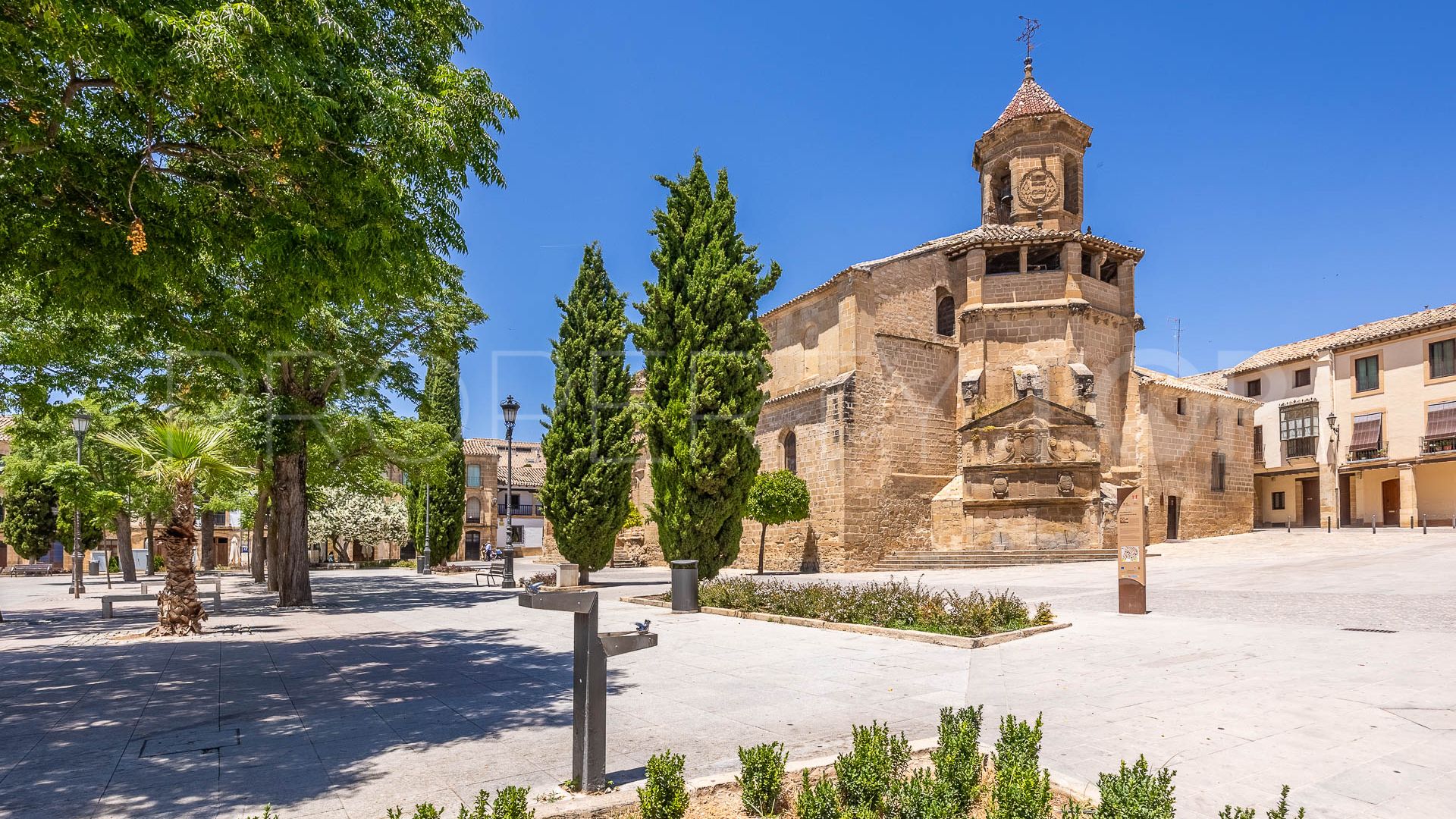 Se vende pareado de 6 dormitorios en Úbeda