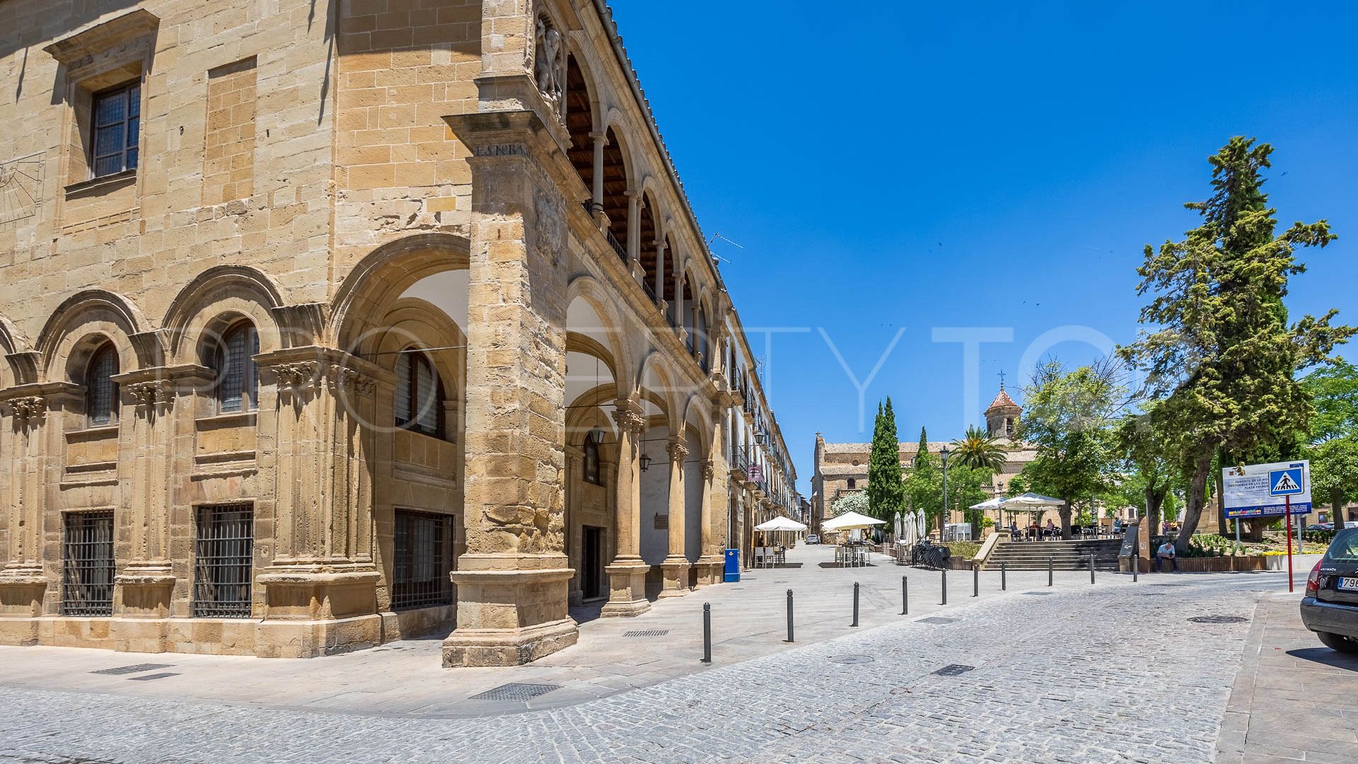 Se vende pareado de 6 dormitorios en Úbeda