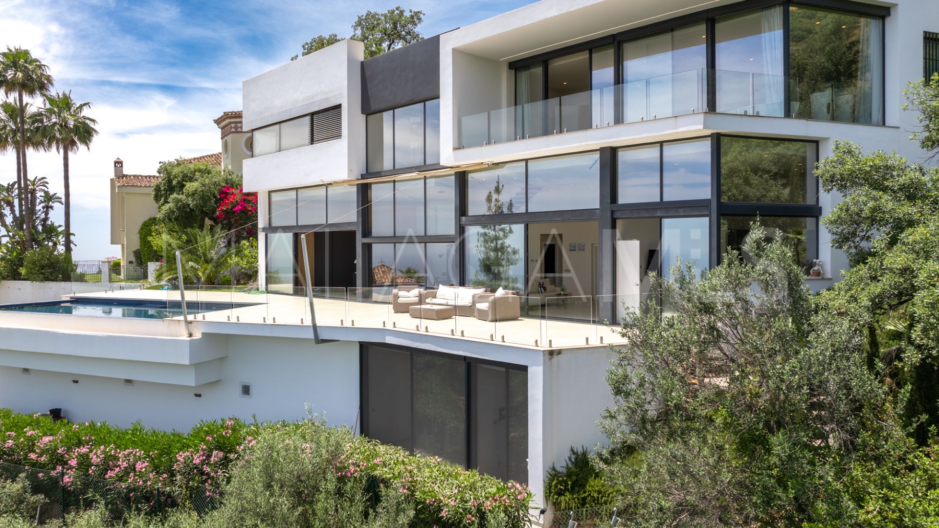 Se vende villa in Los Altos de los Monteros de 4 bedrooms