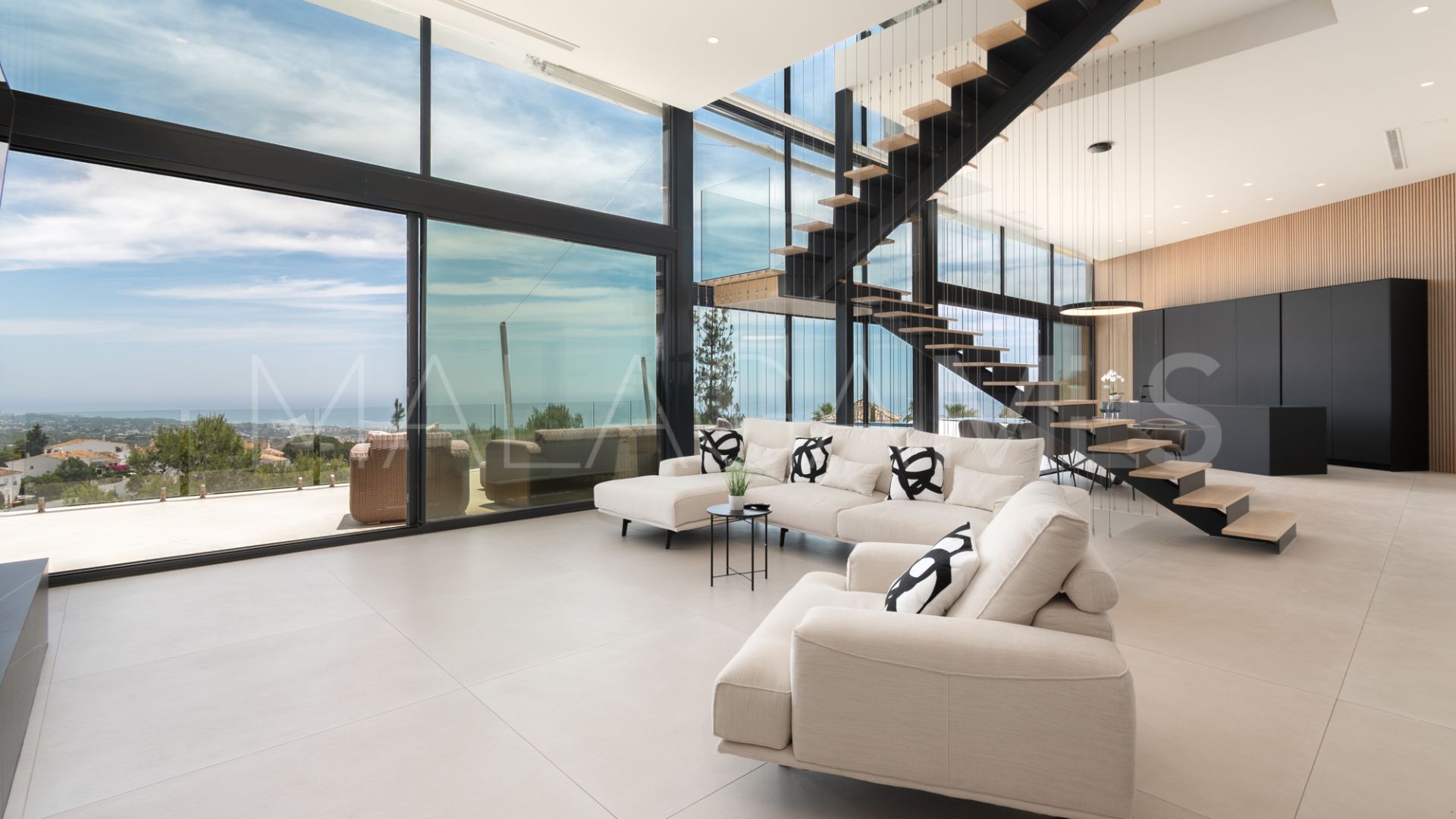 Se vende villa in Los Altos de los Monteros de 4 bedrooms