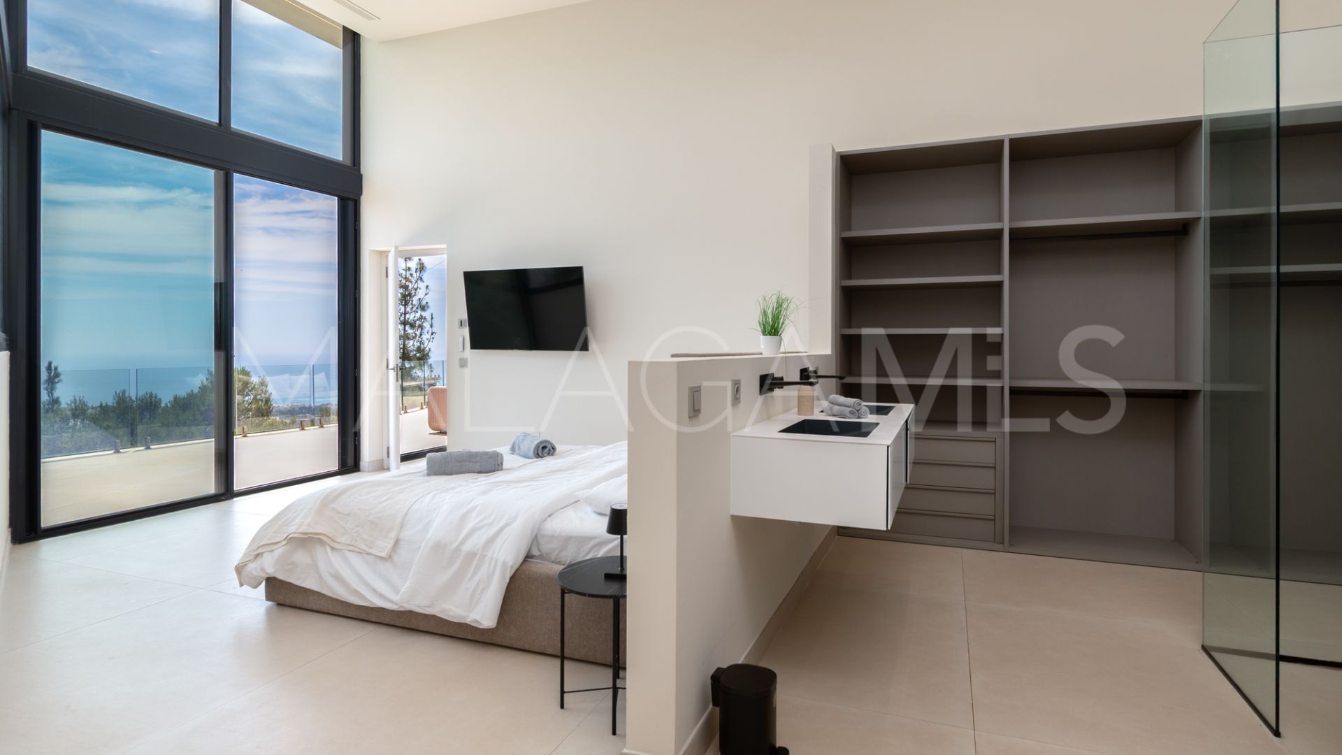 Se vende villa in Los Altos de los Monteros de 4 bedrooms