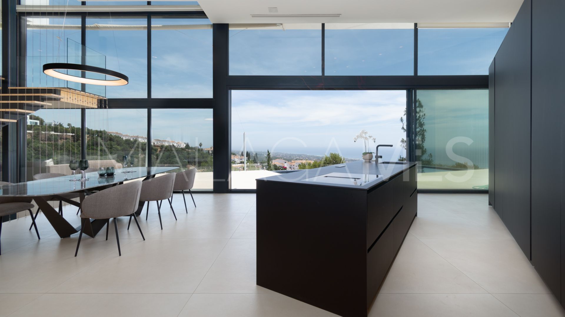 Se vende villa in Los Altos de los Monteros de 4 bedrooms
