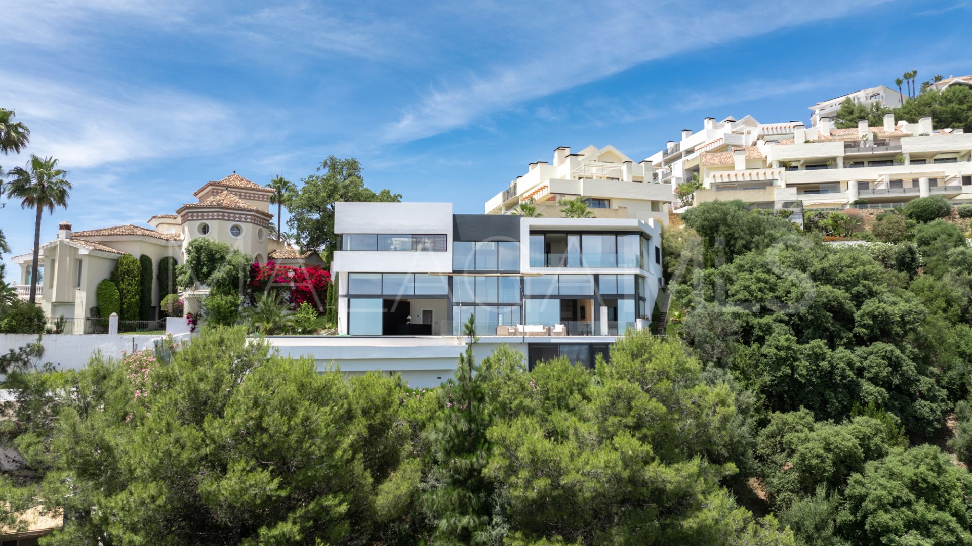 Se vende villa in Los Altos de los Monteros de 4 bedrooms