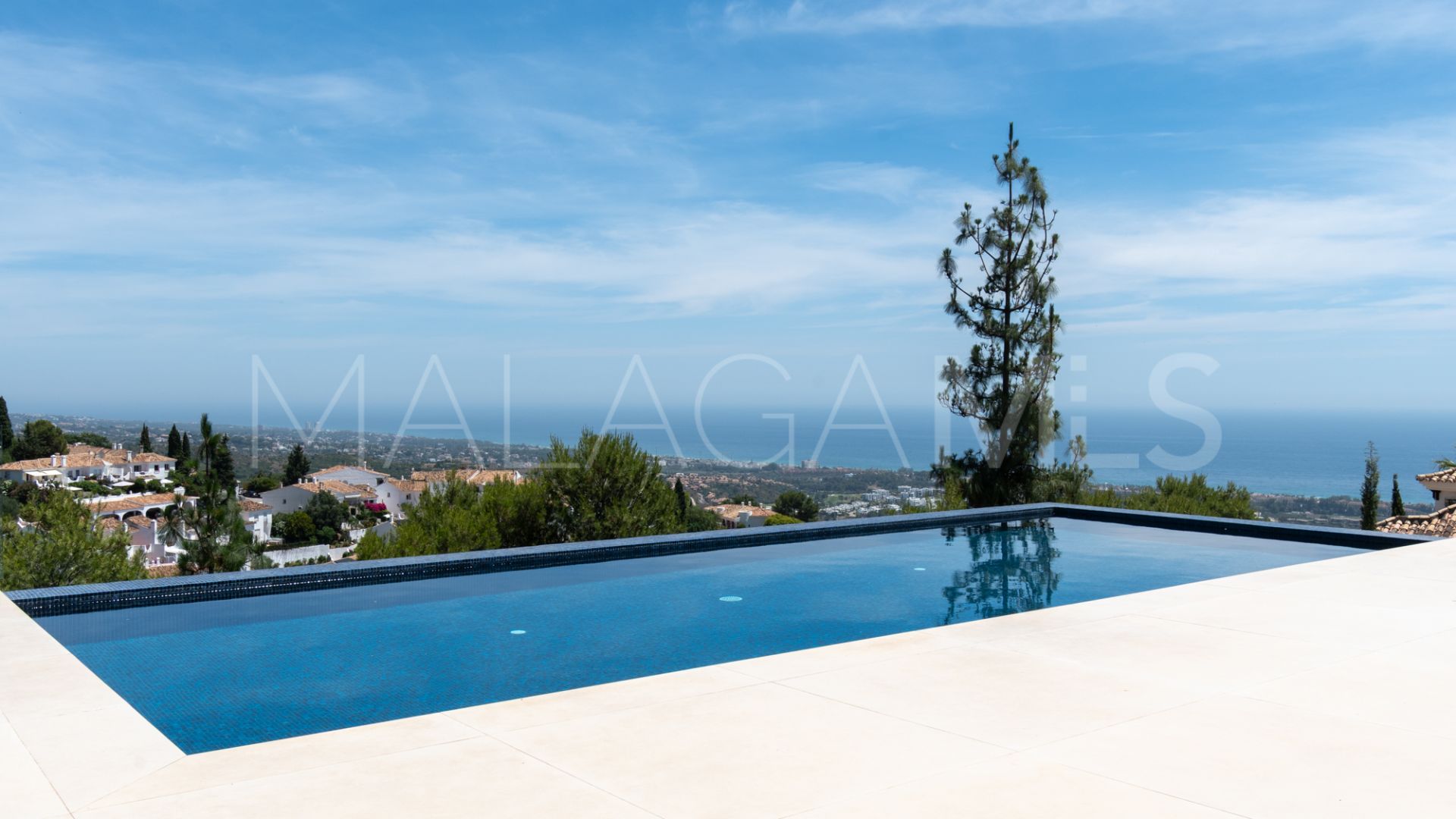 Se vende villa in Los Altos de los Monteros de 4 bedrooms