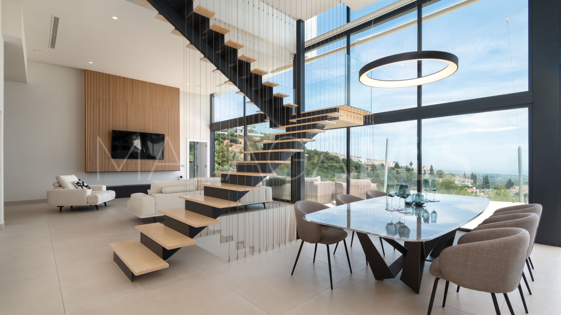 Se vende villa in Los Altos de los Monteros de 4 bedrooms