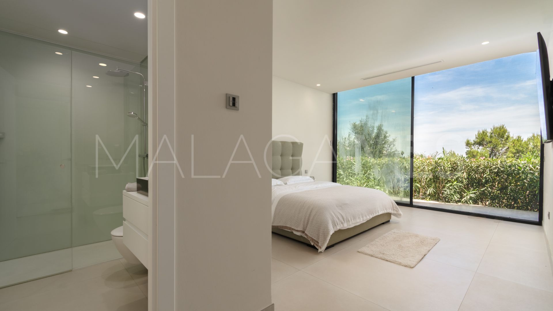 Se vende villa in Los Altos de los Monteros de 4 bedrooms