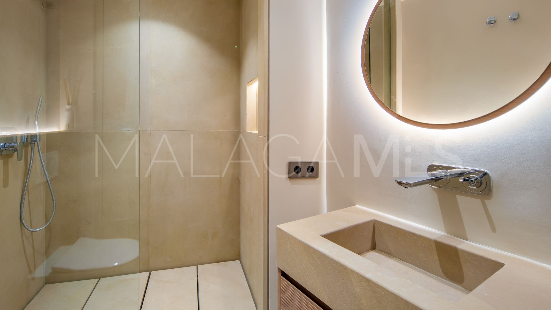 Villa for sale in Nueva Andalucia