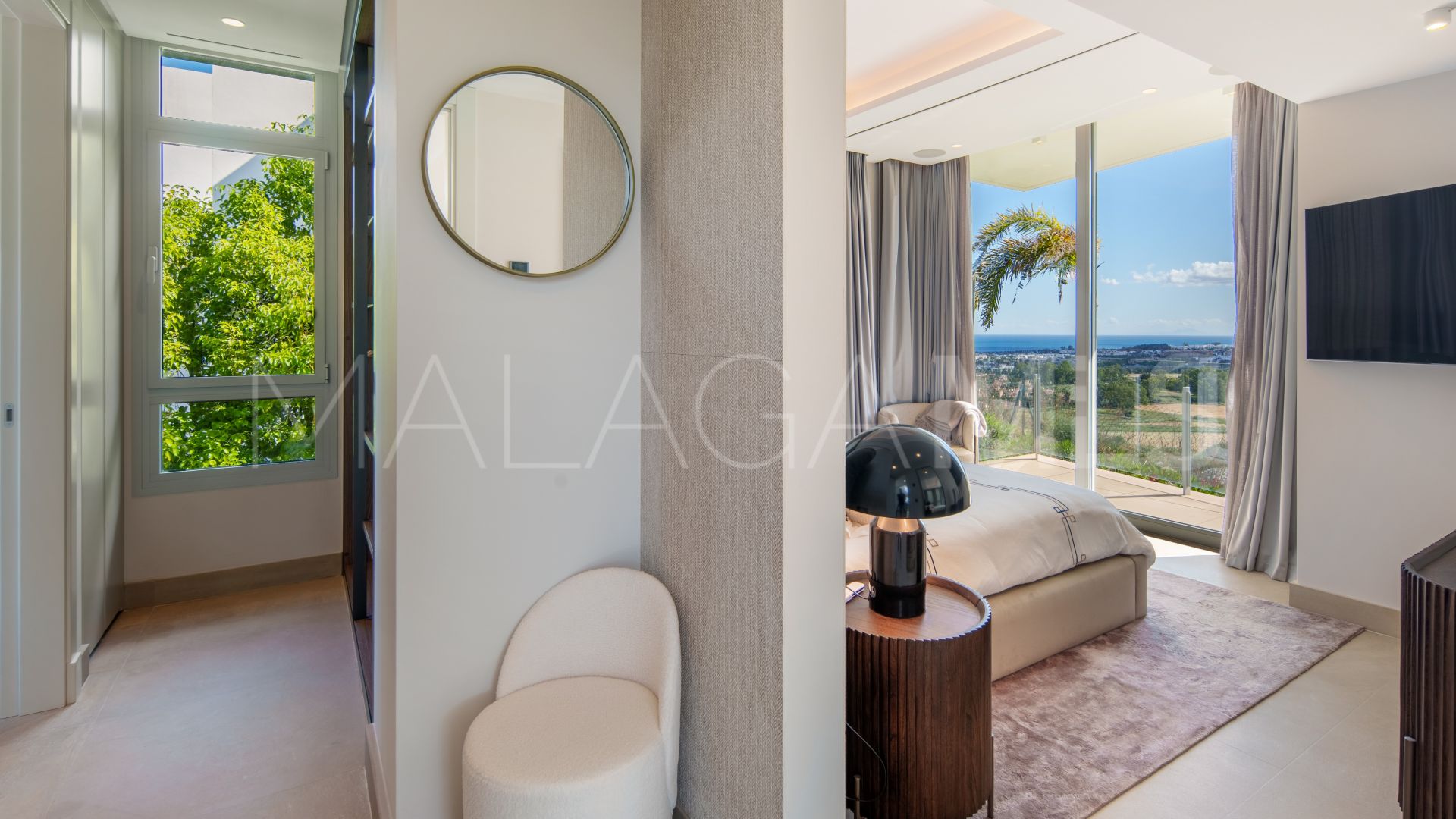 Villa for sale in Nueva Andalucia