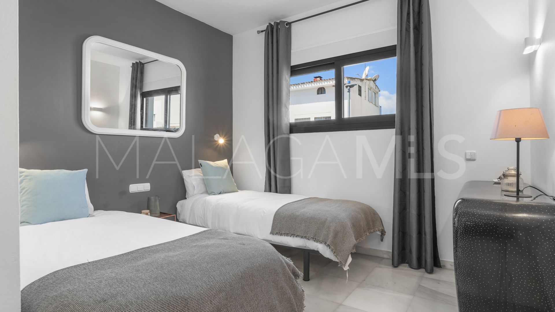 Villa for sale in Nueva Andalucia