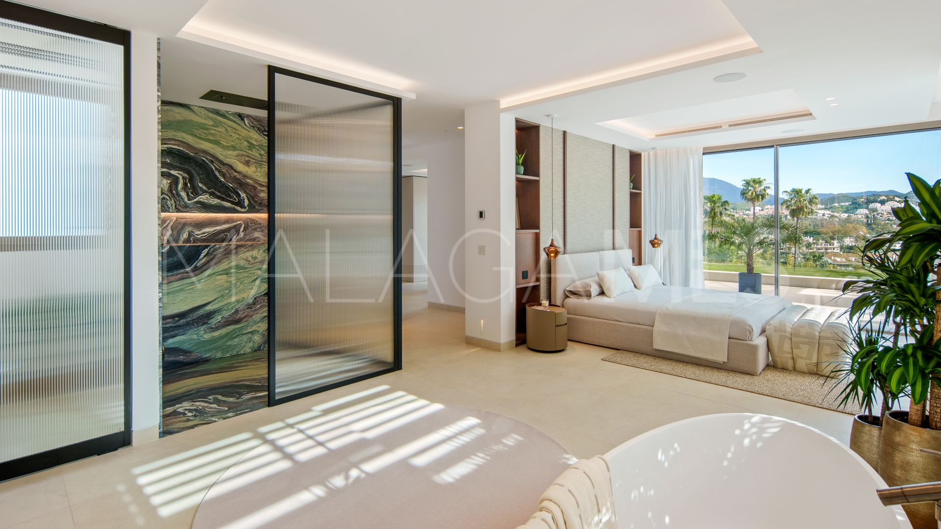 Villa for sale in Nueva Andalucia