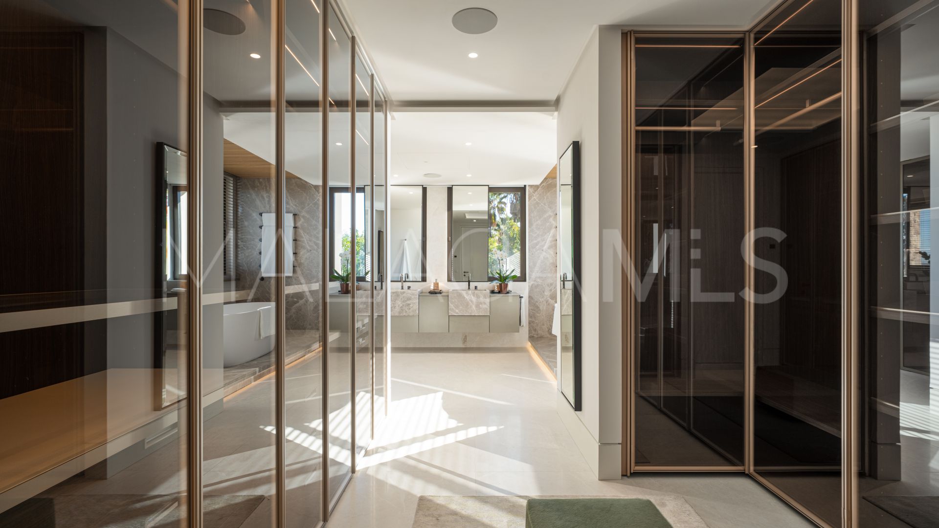 Villa for sale in Marbella Hill Club with 5 bedrooms