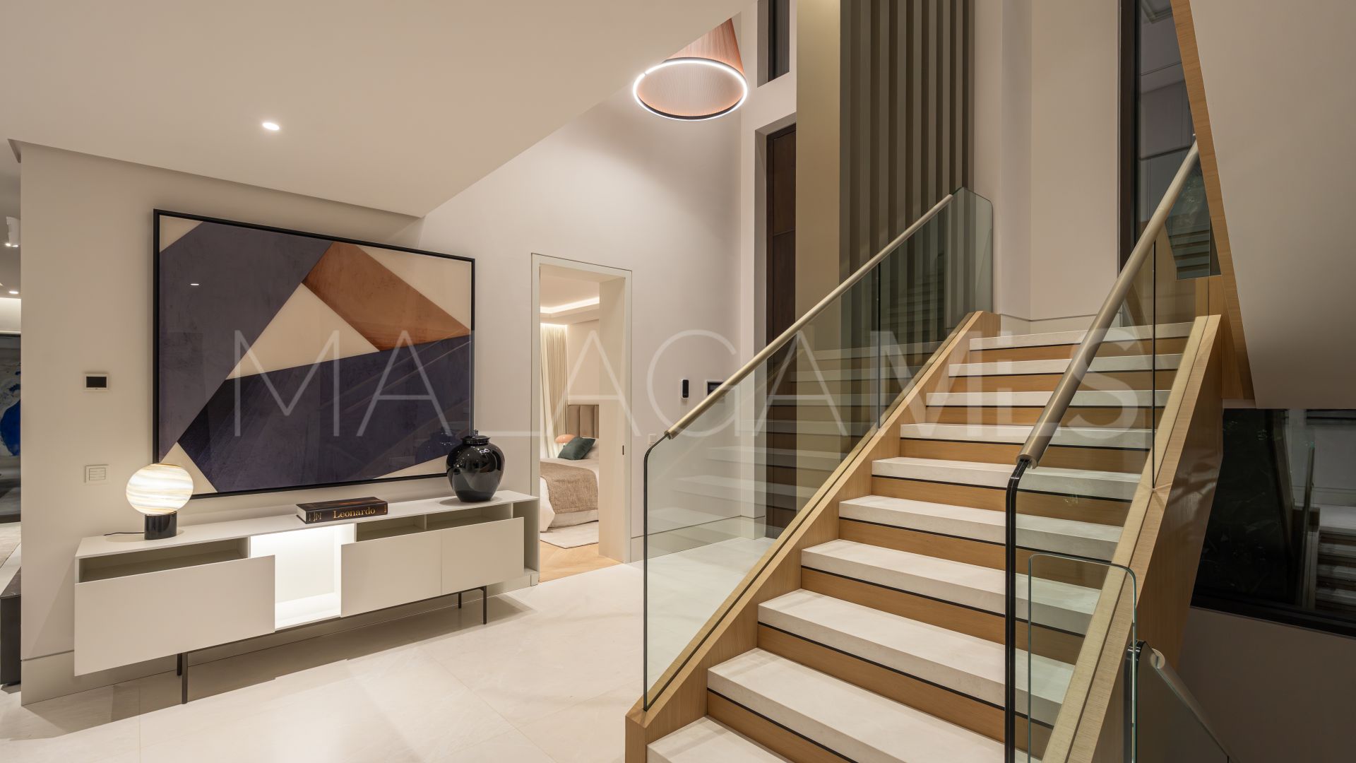 Villa for sale in Marbella Hill Club with 5 bedrooms