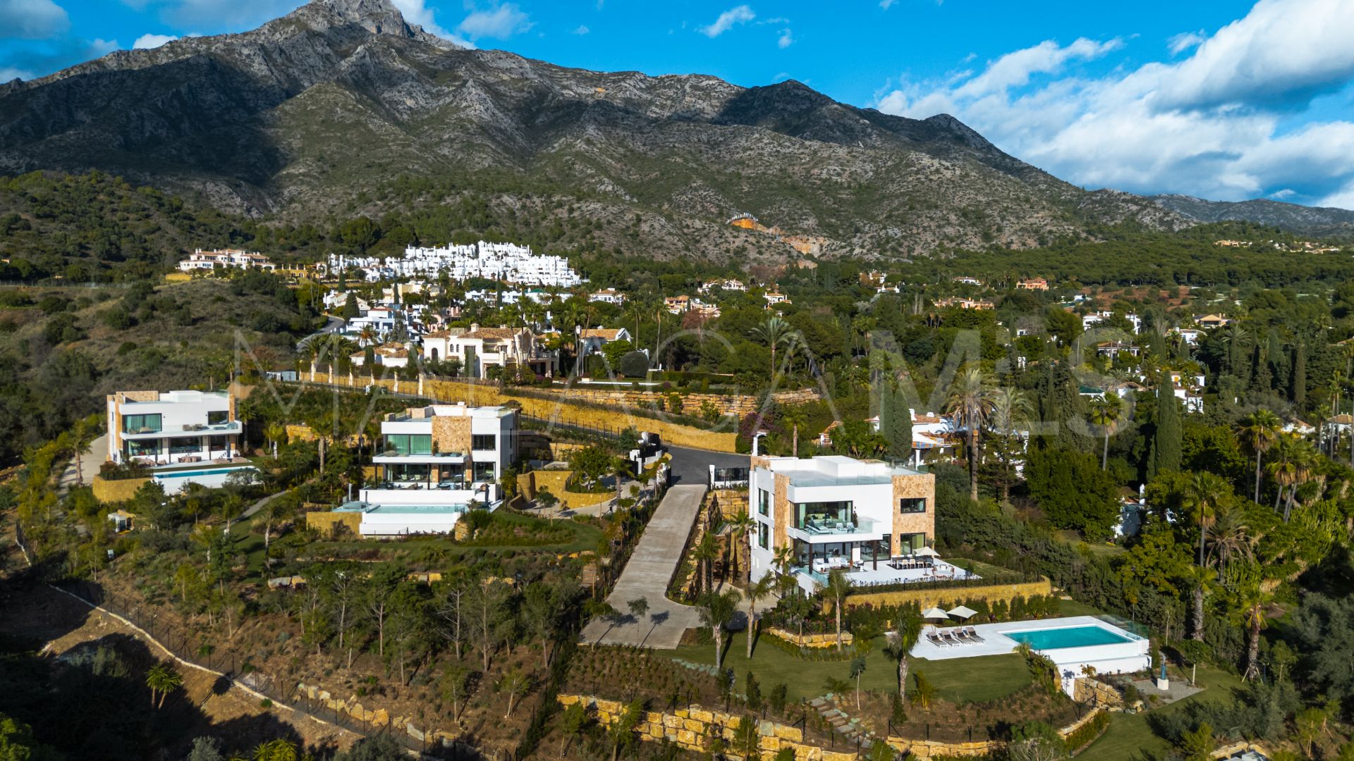 Villa for sale in Marbella Hill Club with 5 bedrooms