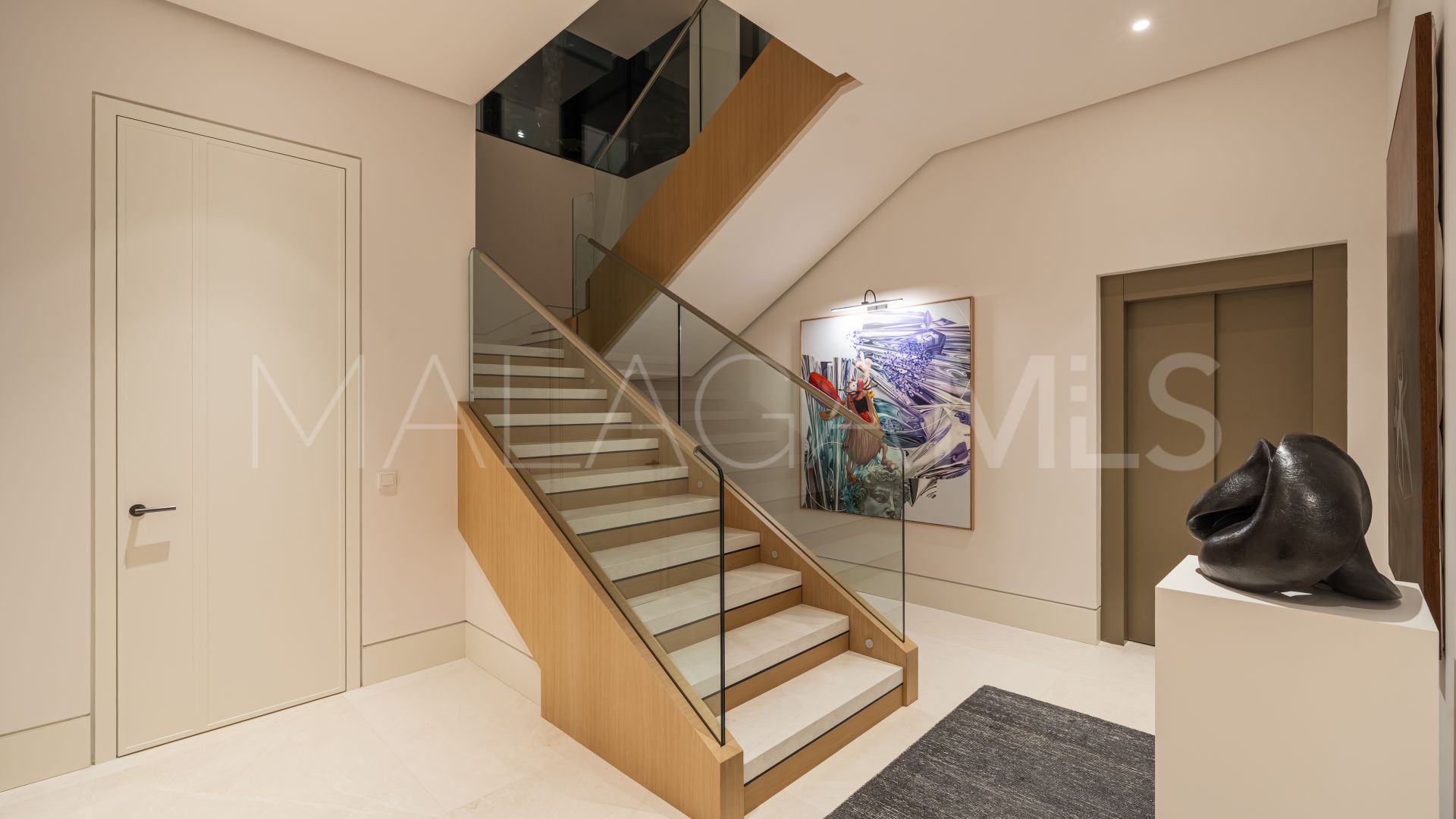 Villa for sale in Marbella Hill Club with 5 bedrooms