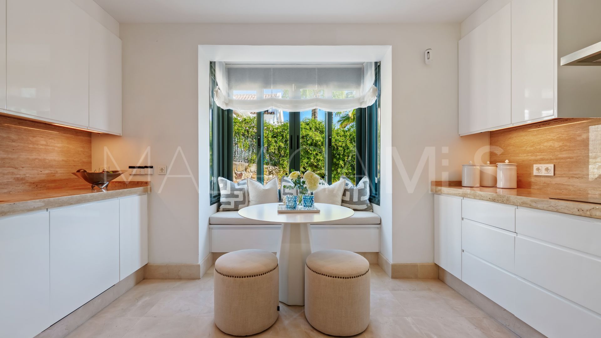 Villa for sale in Nueva Andalucia