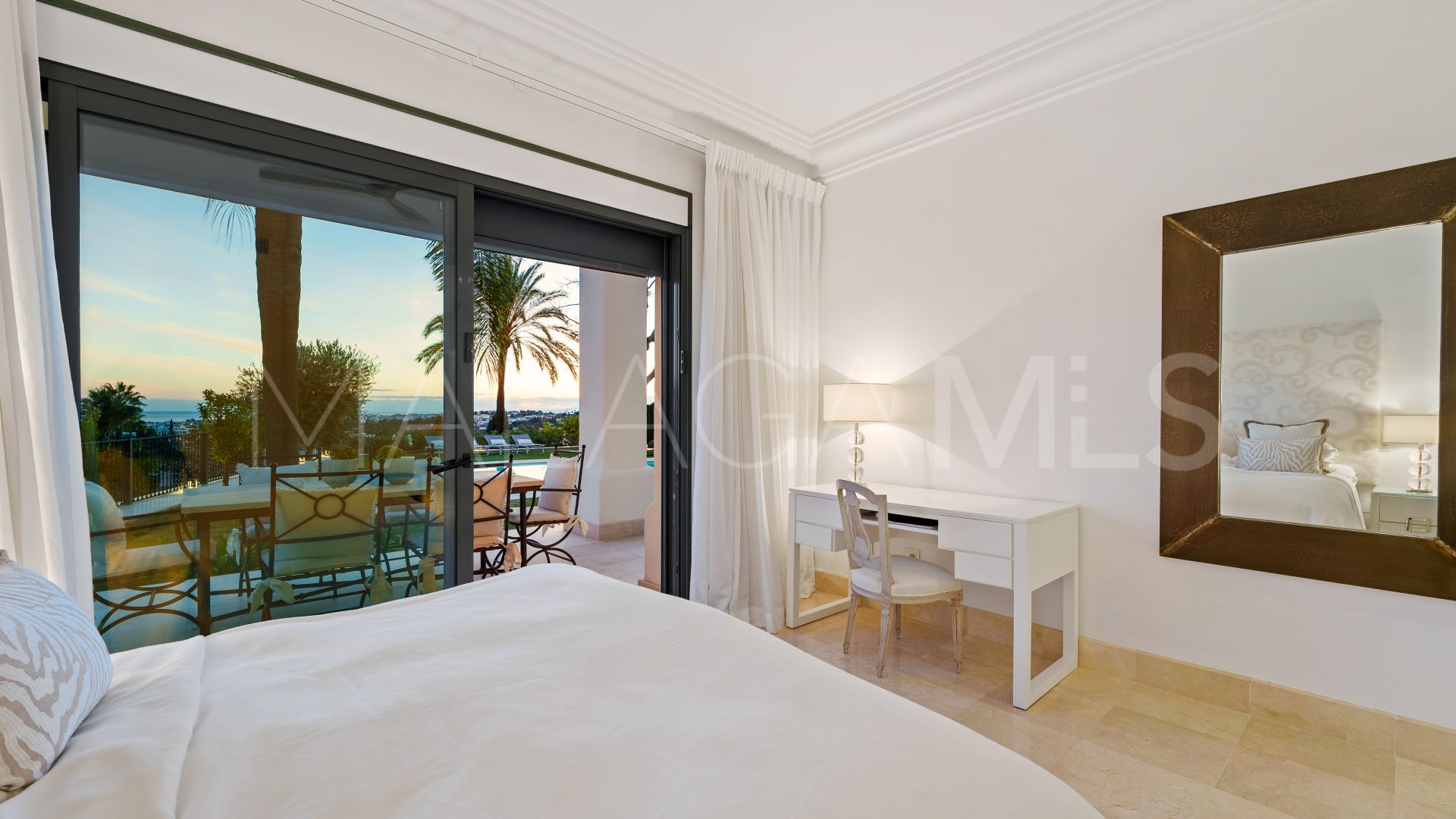 Villa for sale in Nueva Andalucia