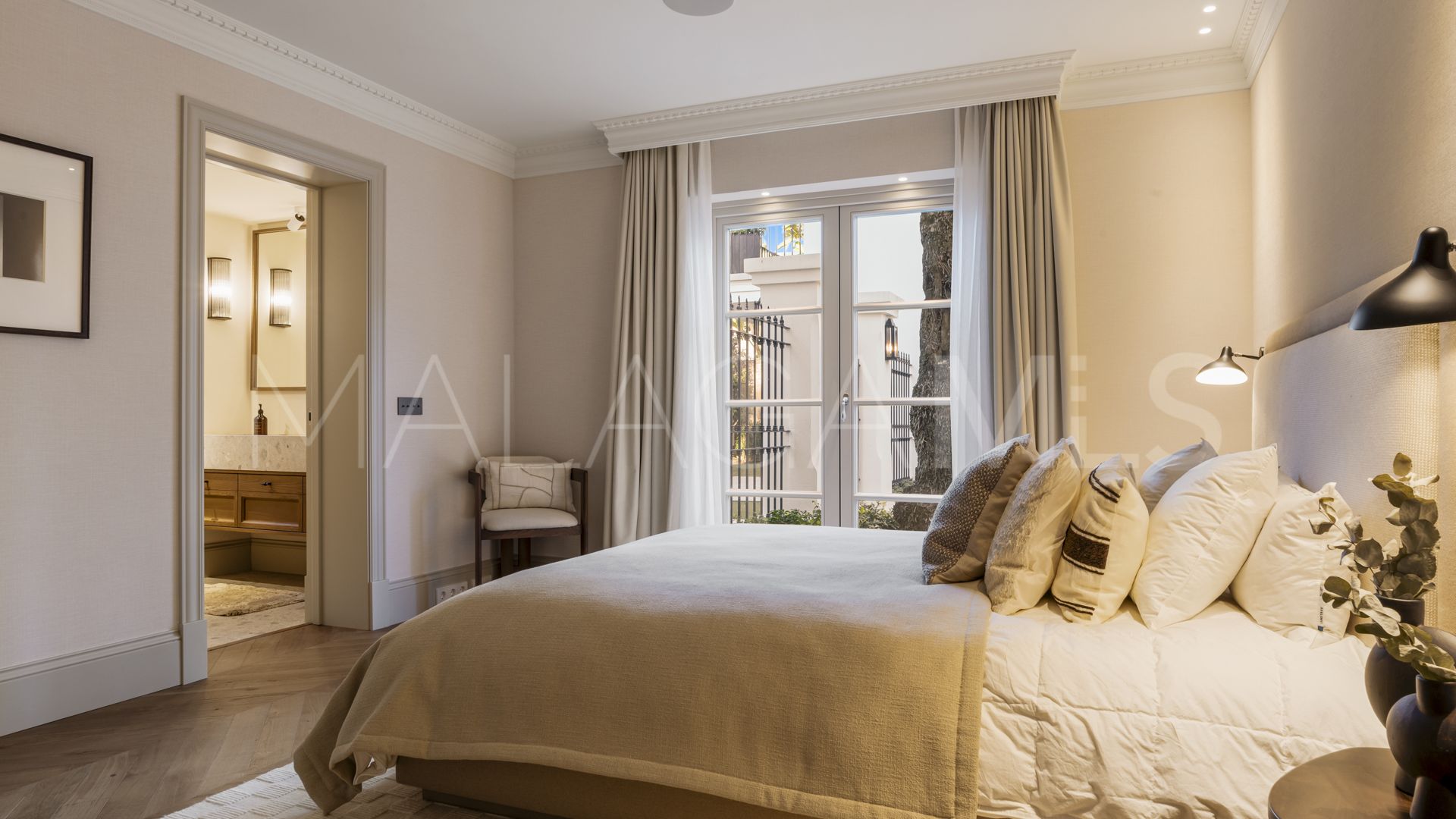 5 bedrooms villa in Nueva Andalucia for sale