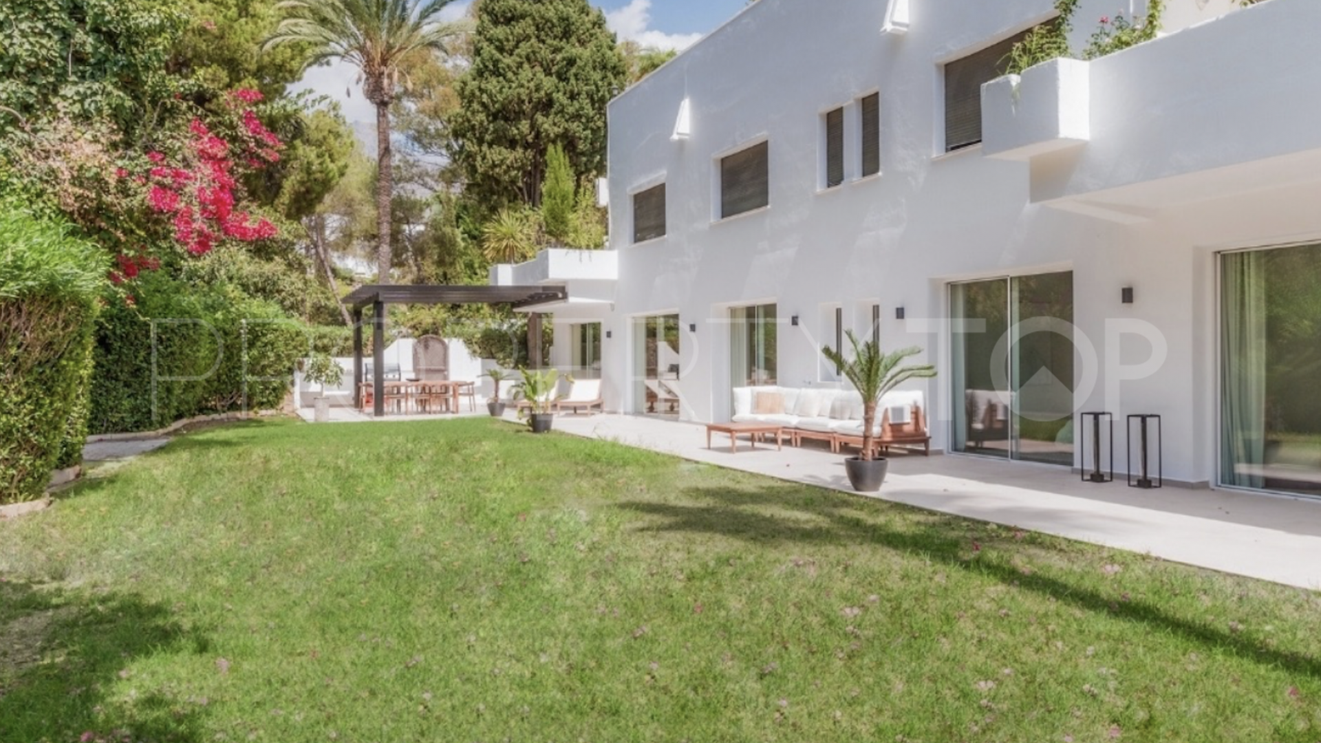 Duplex planta baja a la venta en Kings Hills de 4 dormitorios