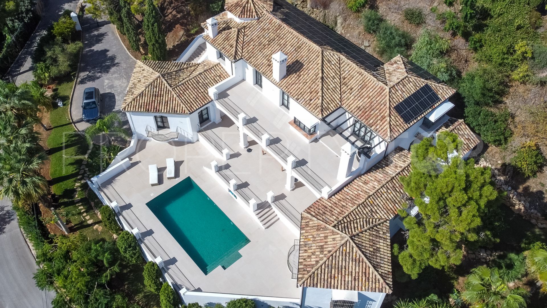 For sale El Madroñal villa with 5 bedrooms