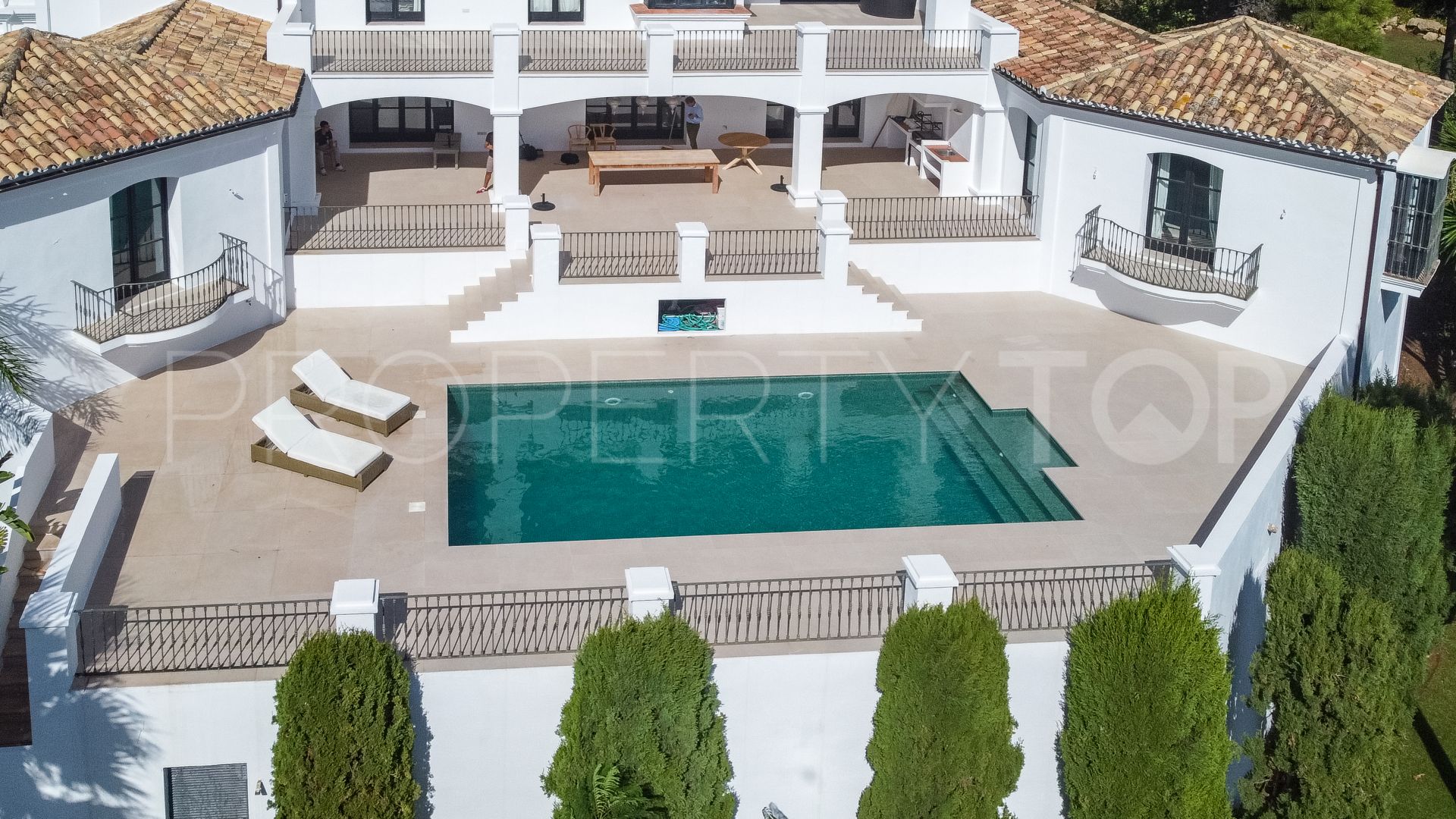 For sale El Madroñal villa with 5 bedrooms