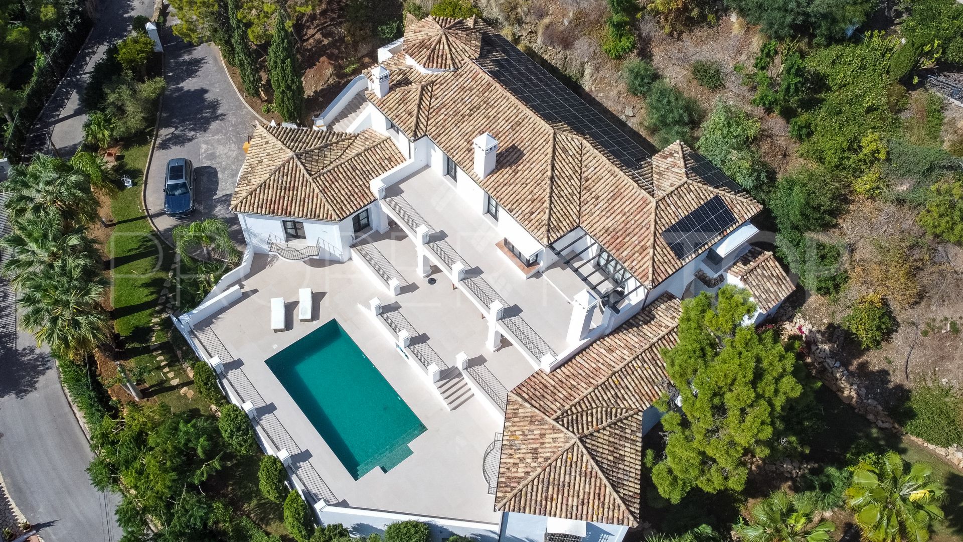 For sale El Madroñal villa with 5 bedrooms