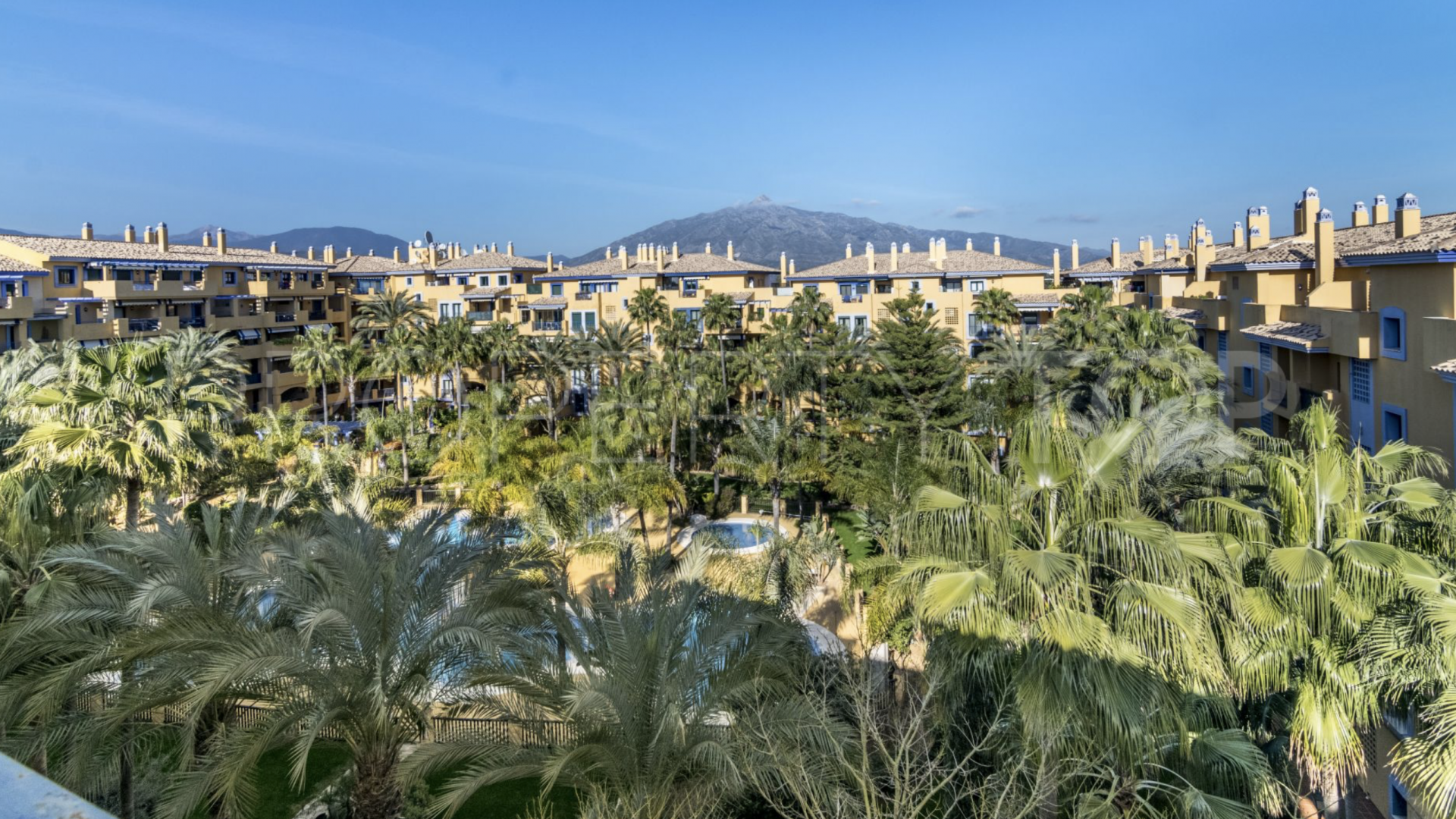 For sale penthouse in San Pedro Playa with 4 bedrooms