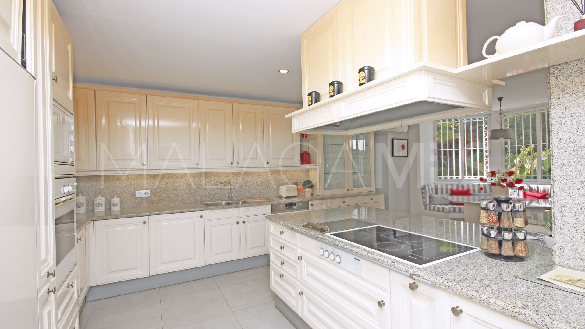 Villa for sale in Paraiso Alto