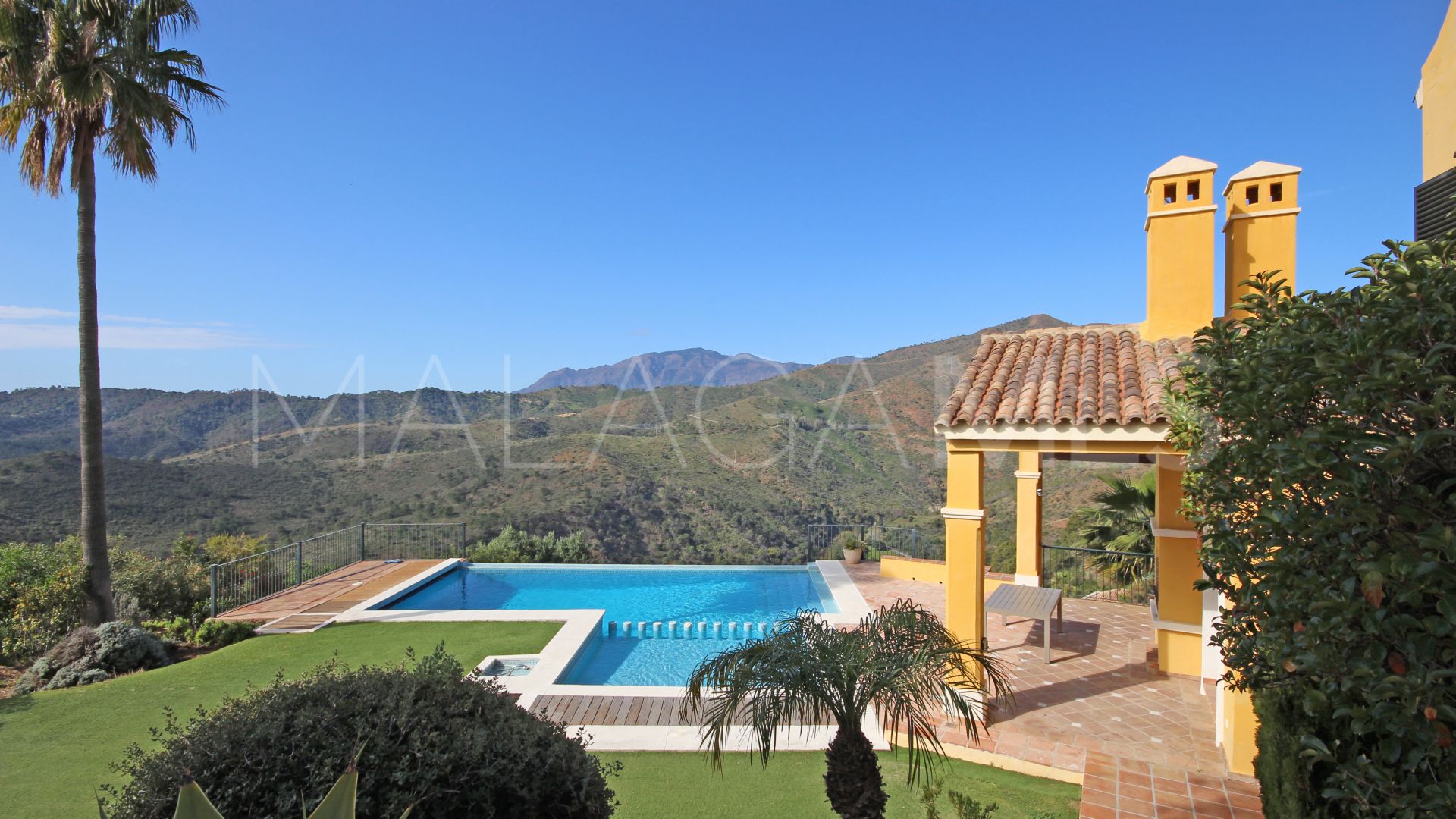 Villa for sale in Monte Mayor with 5 bedrooms