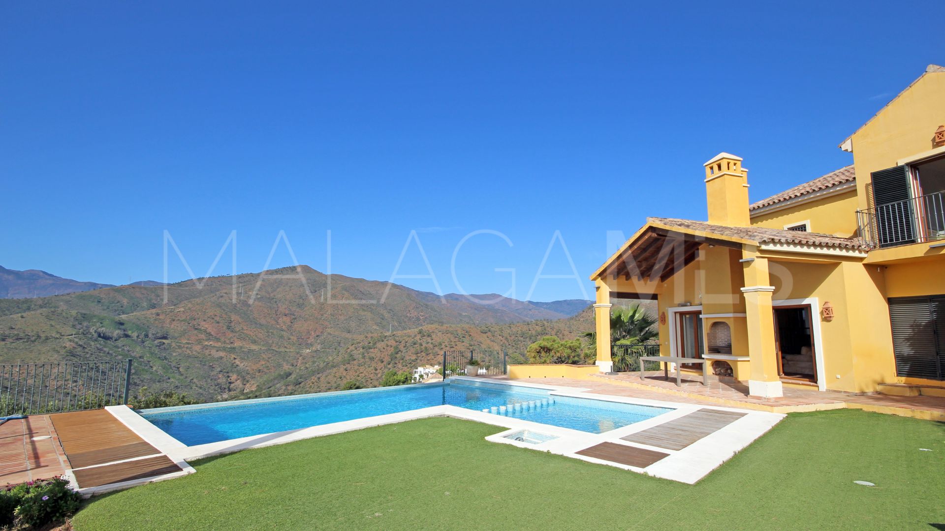 Villa for sale in Monte Mayor with 5 bedrooms