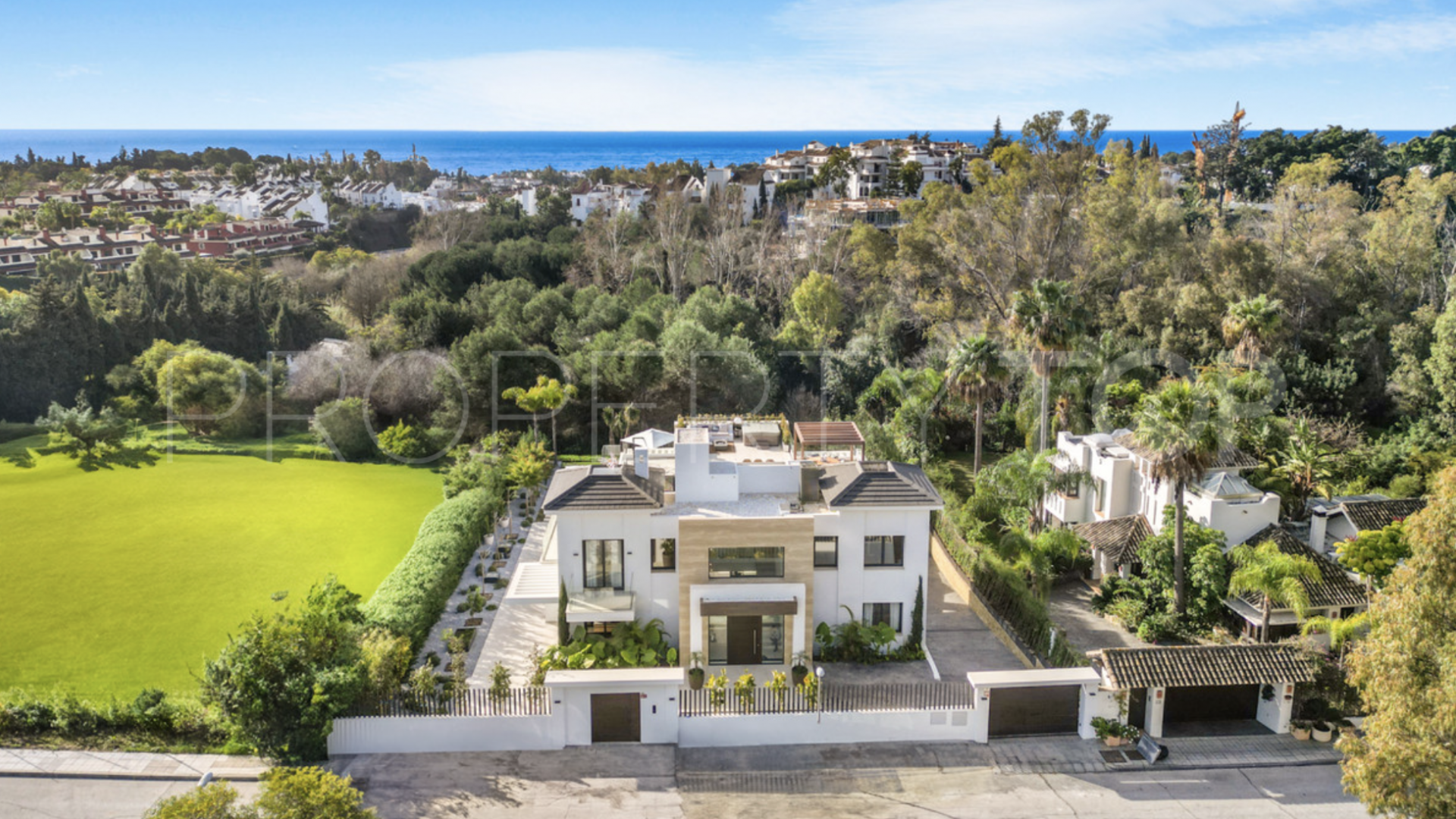 6 bedrooms villa in Marbella Golden Mile for sale