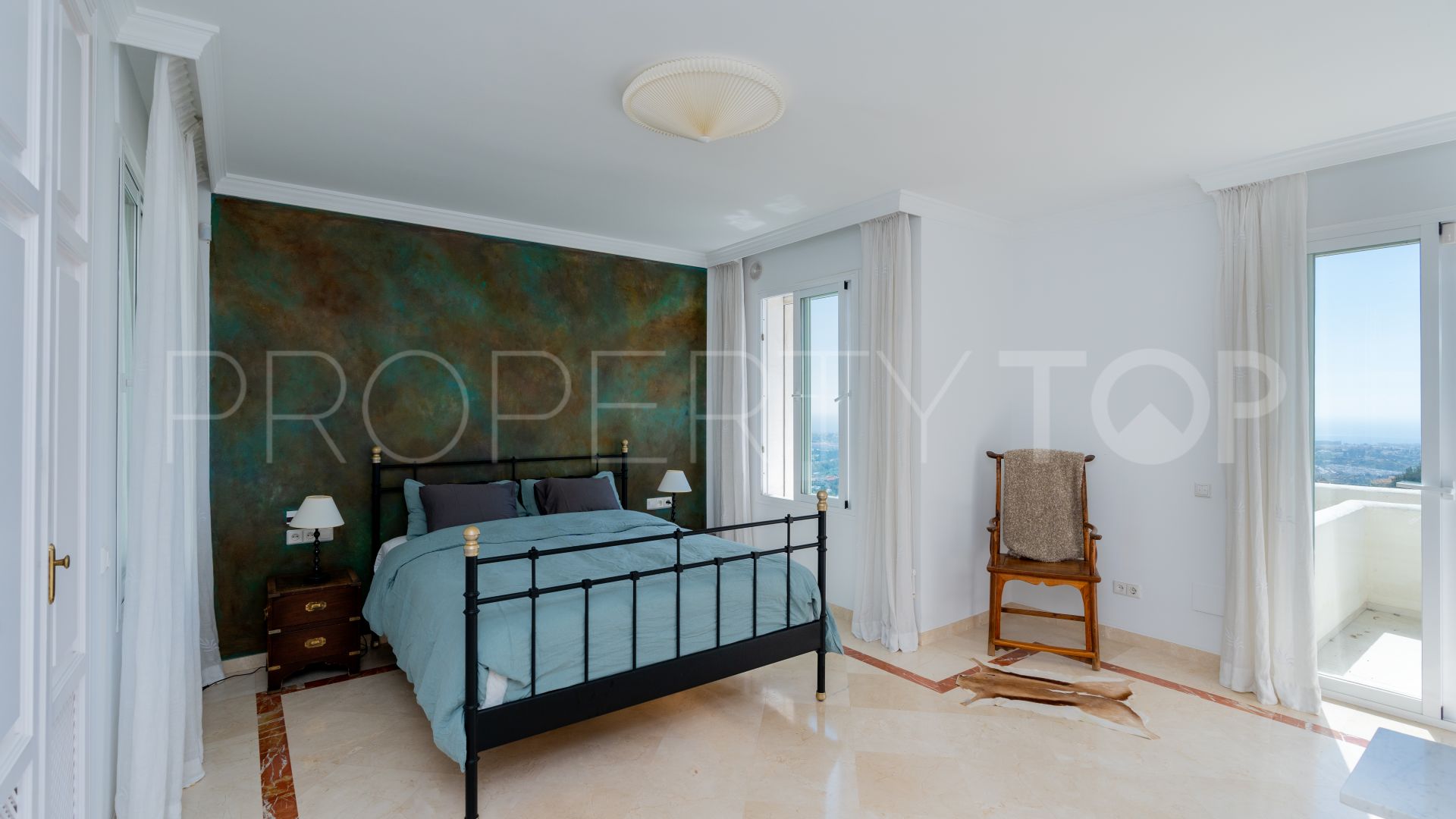 Duplex penthouse with 3 bedrooms for sale in Las Colinas de la Heredia