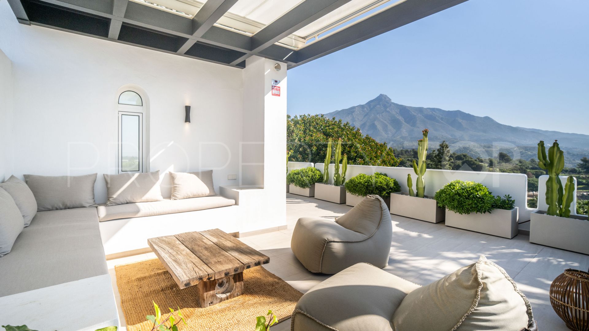 Nueva Andalucia, adosado con 4 dormitorios en venta