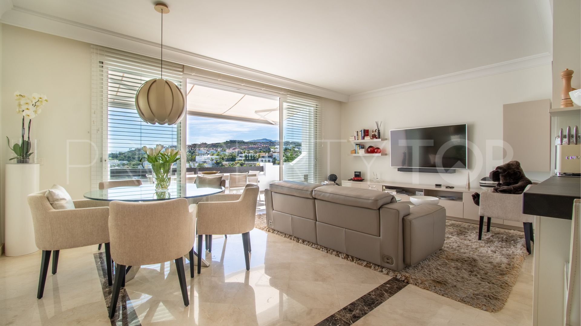 For sale duplex penthouse in Lomas del Marqués with 2 bedrooms