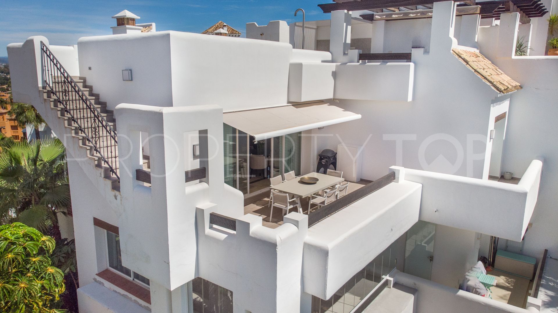 For sale duplex penthouse in Lomas del Marqués with 2 bedrooms