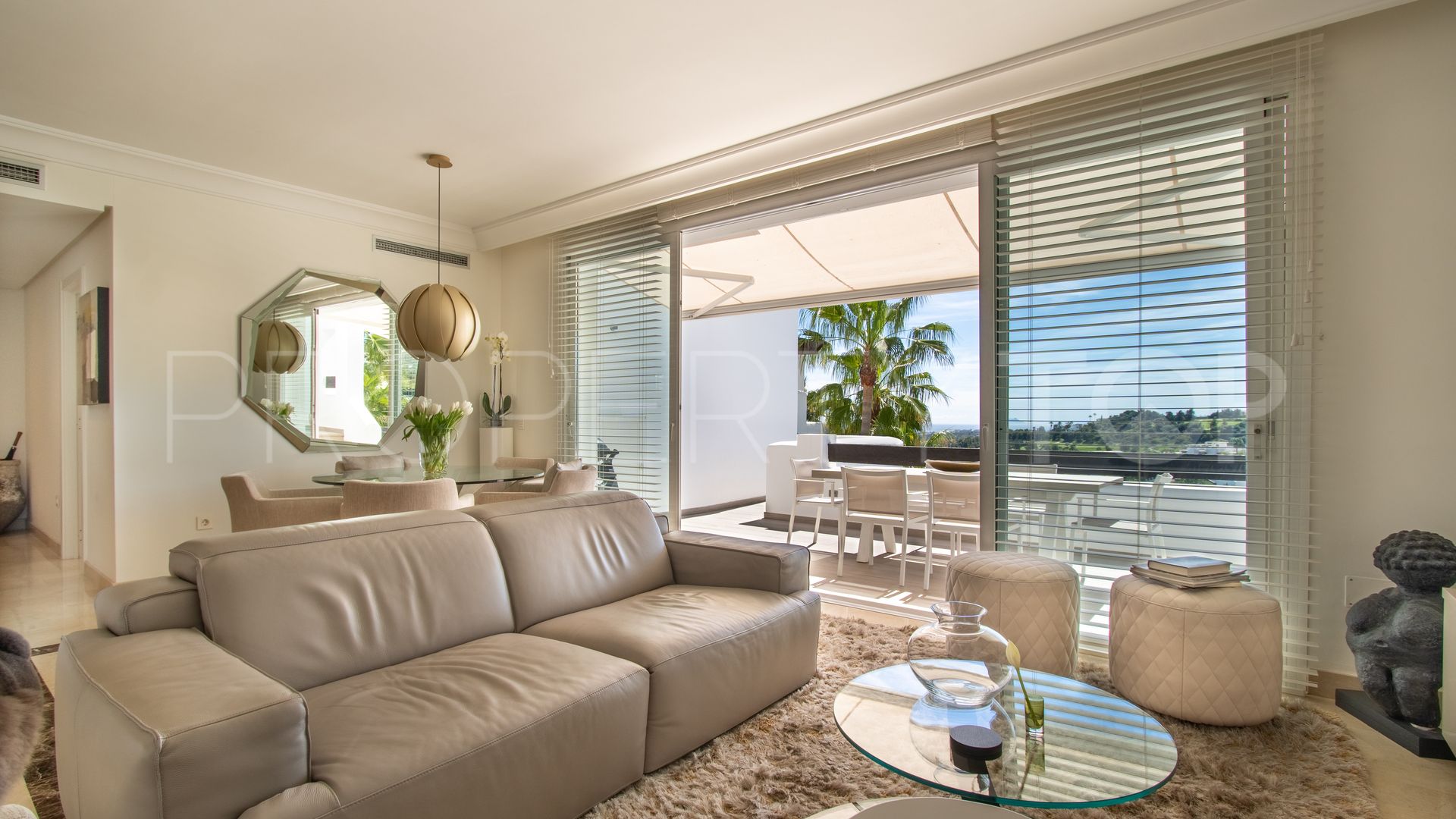 For sale duplex penthouse in Lomas del Marqués with 2 bedrooms